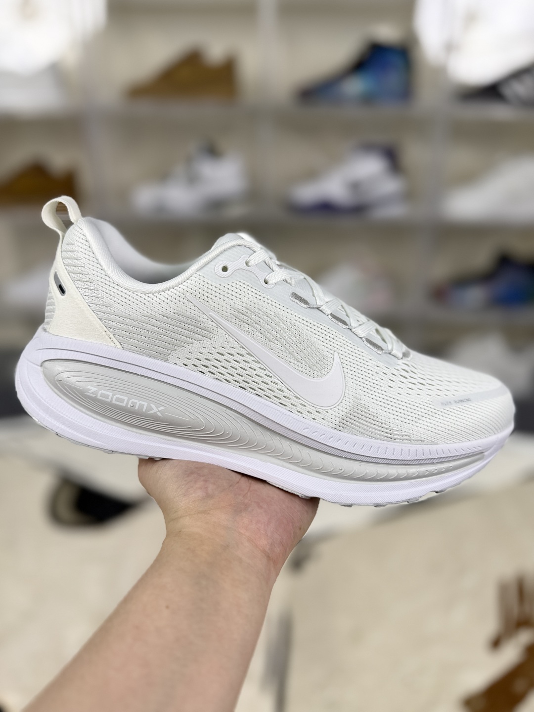 Nike Vomero 18 White Running Shoes, Comfortable, Anti-Slip, and Durable 2 cmp i1752349330514 9989 0 0