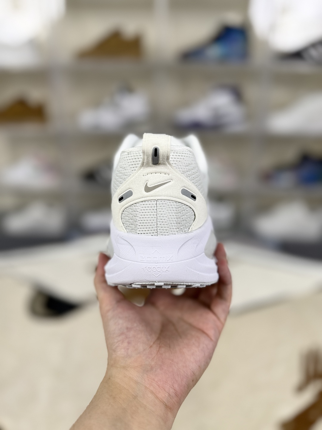 Nike Vomero 18 White Running Shoes, Comfortable, Anti-Slip, and Durable 4 cmp i1752349330515 1545 0 2
