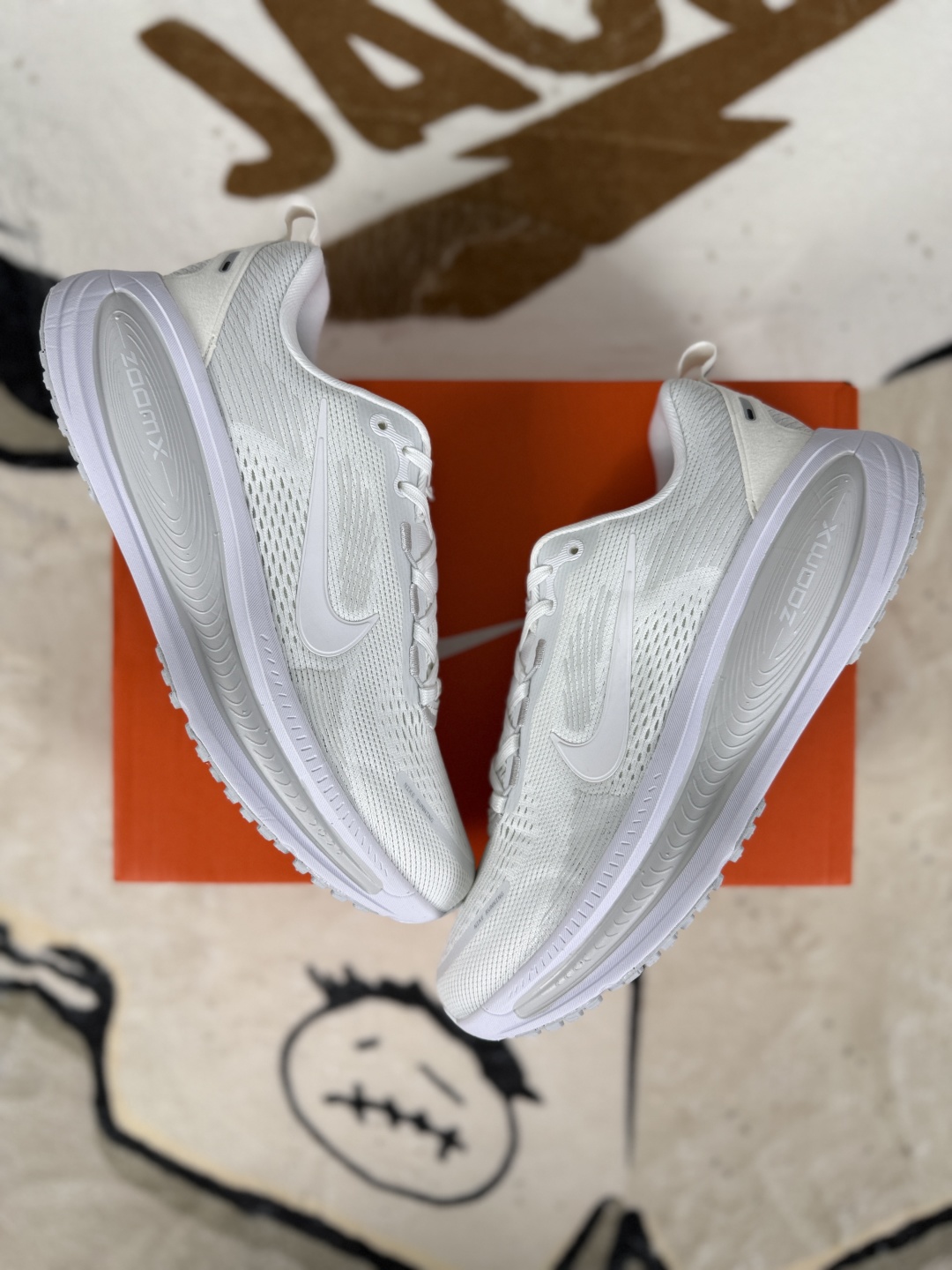 Nike Vomero 18 White Running Shoes, Comfortable, Anti-Slip, and Durable 6 cmp i1752349651638 1610 0 6