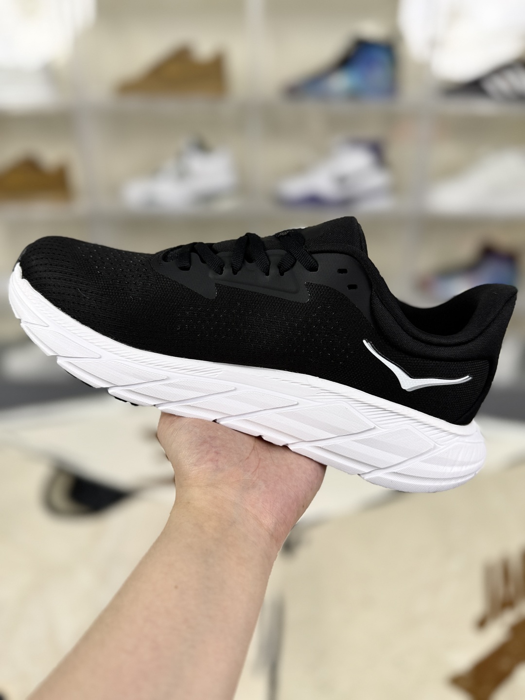 Hoka One One Arahi 7 Running Shoes - Comfort, Support, and Style 2 cmp i1752602137857 2549 0 1