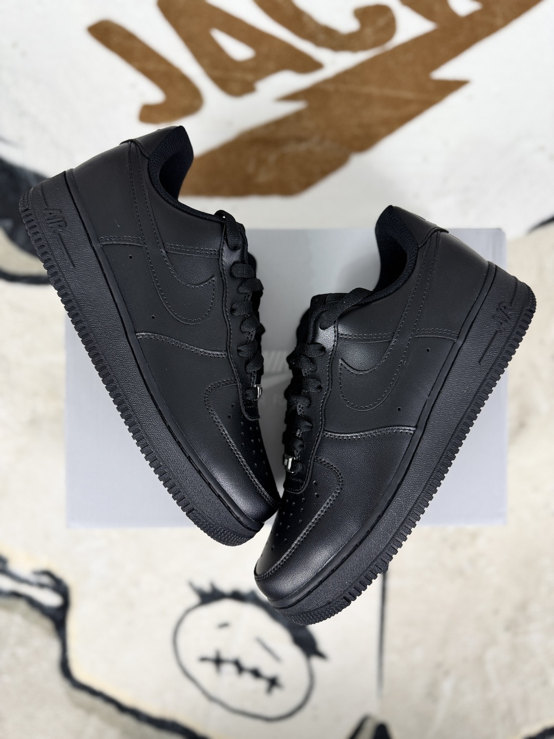 Nike Air Force 1 Low '07: Iconic All-Black Retro Basketball Shoes for All (Unisex) 5 cmp i1752688266346 1392 0 6
