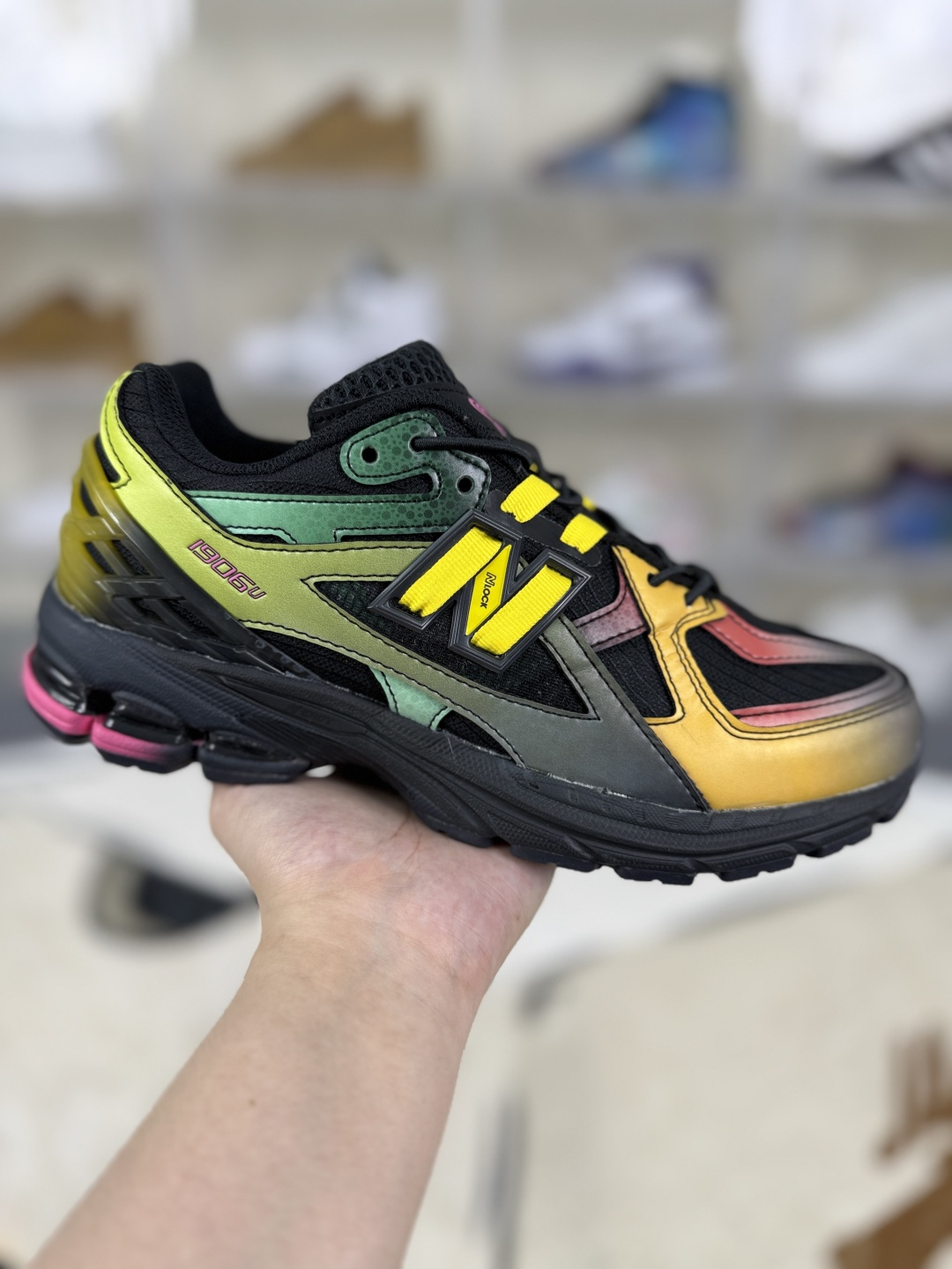 ▪️Z版纯原 Bricks & Wood x New Balance 1906U 柔软舒适耐磨 低帮跑步鞋 男女同款 黑彩 新百伦 ▪️ (36 37 37.5 38 38.5 39.5 40 40.5 41.5 42 42.5 43 44 44.5 45 46.5 47) ▪️货号:M1906ND1 ▪️New Balance以诞生于21世纪的科技跑鞋1906为蓝本,融合现代先锋科技与日常使用风格注入当代美学,革新演绎复古时尚.淋漓经典轮廓,致敬千福一代跑者的科技美学,1906R以现代设计语言还原初始配色,层次演绎时光更迭的魅力.