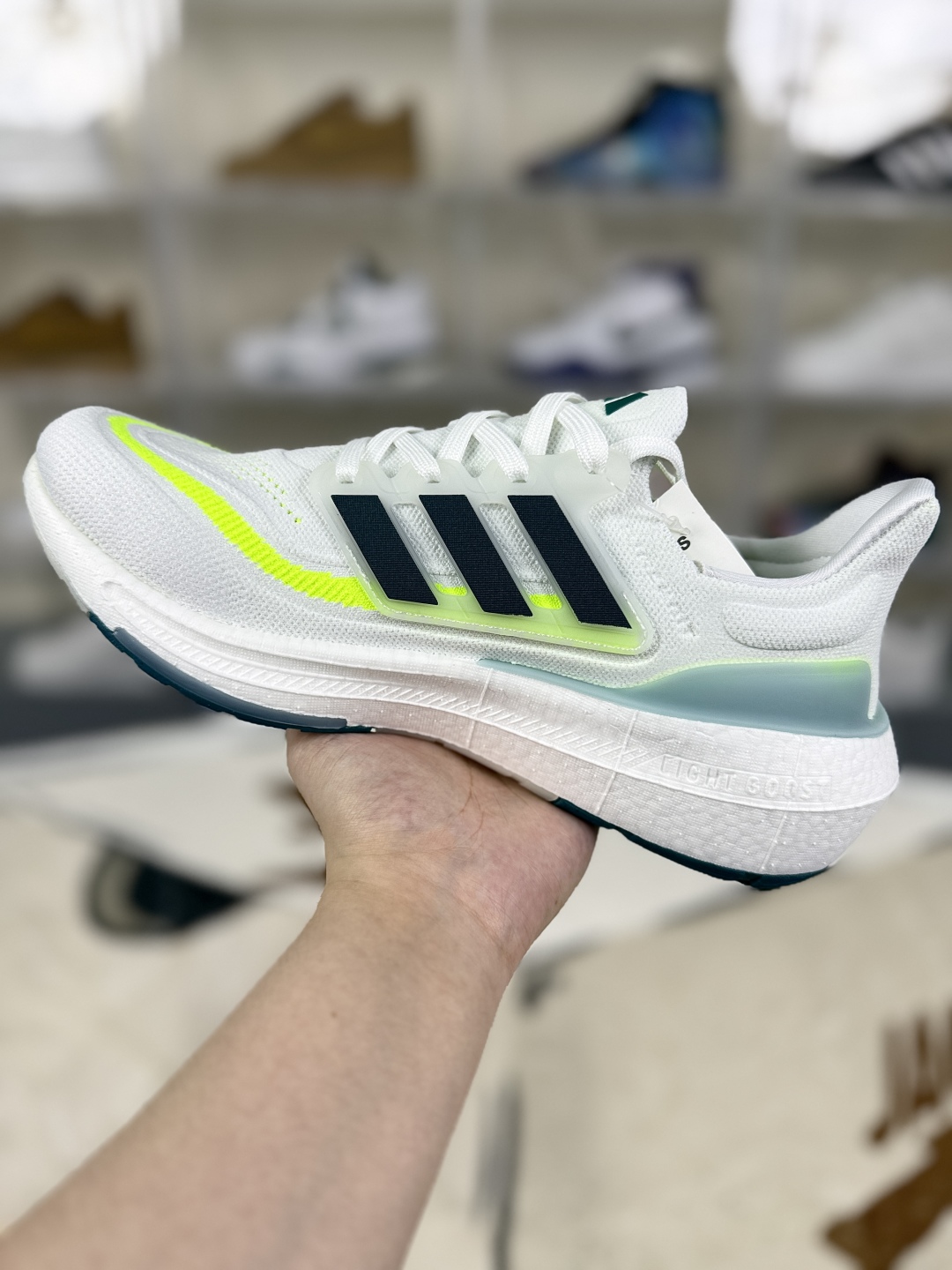 Adidas Ultraboost Light: Breathable, Slip-Resistant, and Shock-Absorbing Running Shoes 2 cmp i1753129045501 9572 0 1