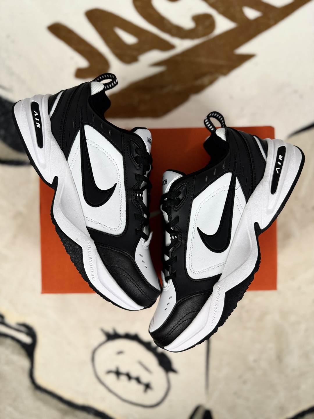 Nike Air Monarch IV Sneakers - Black & White Panda - Classic Retro Style 6 cmp i1753208090187 460 0 6