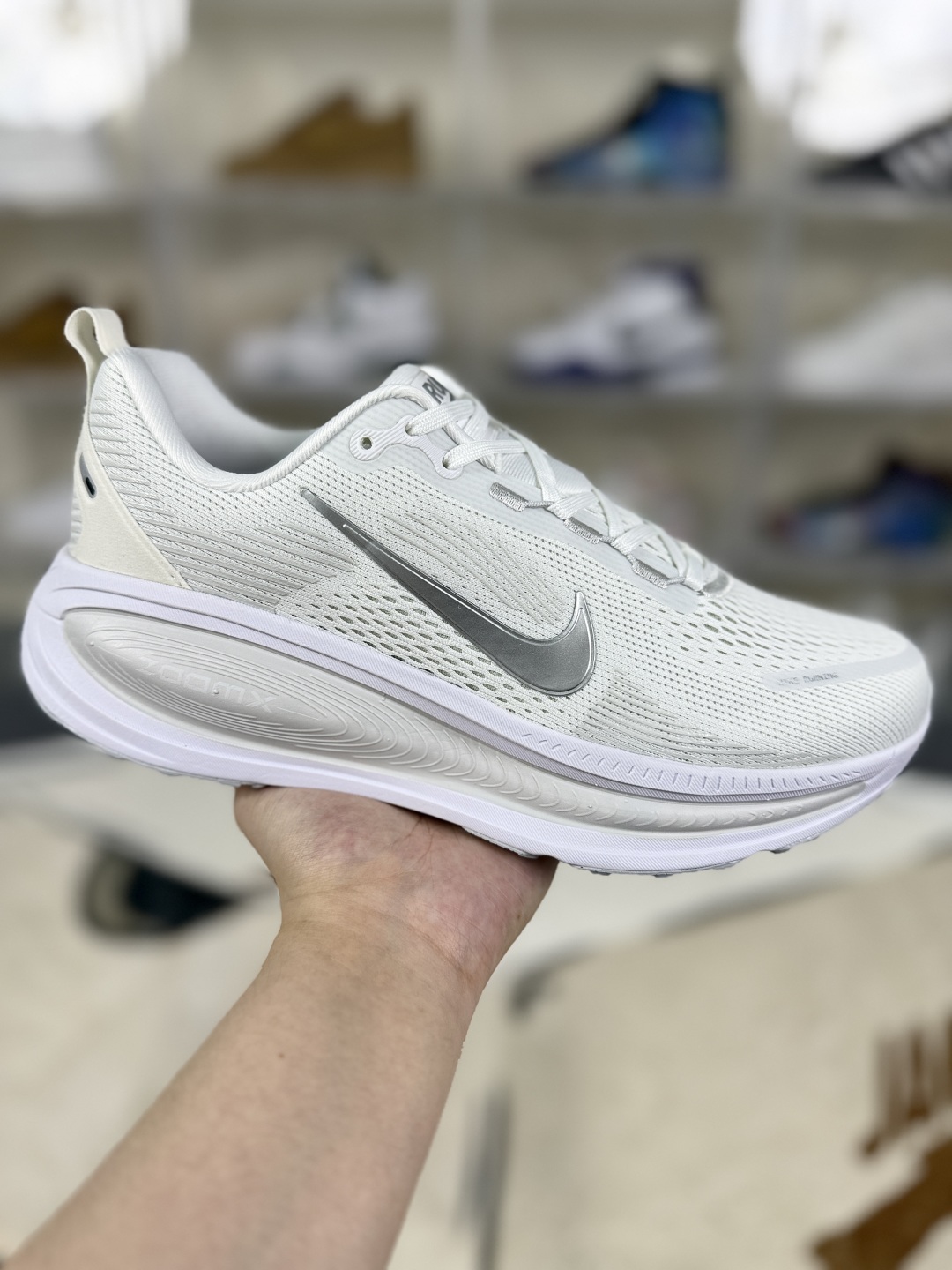 Nike Vomero 18 Running Shoes - White/Silver, Comfortable, Durable, and Stylish 2 cmp i1753208253334 6507 0 0