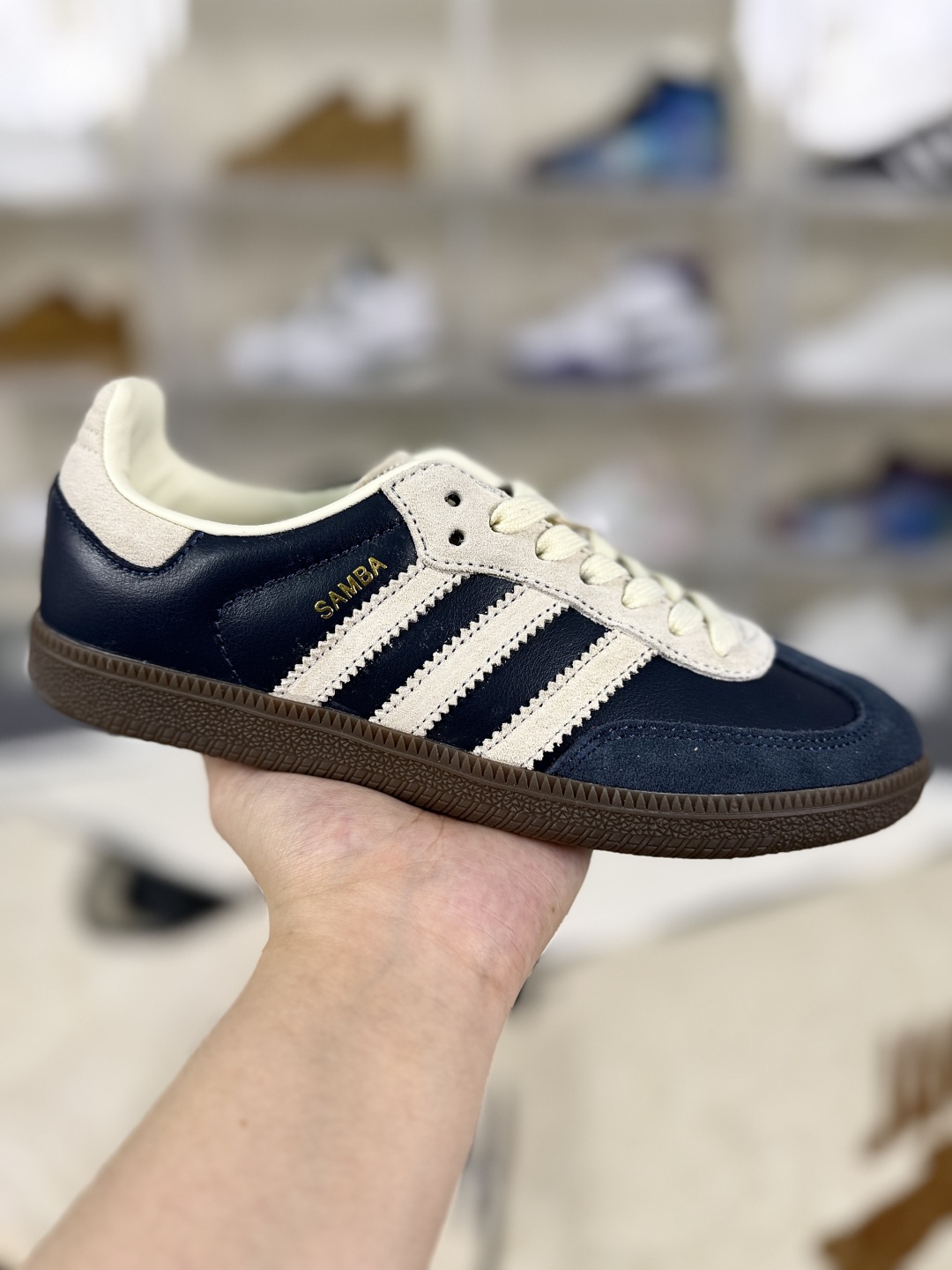 Adidas Originals Samba OG: Retro Style, Modern Comfort. Unisex Low-Top Sneakers. 2 cmp i1753388955503 7064 0 0