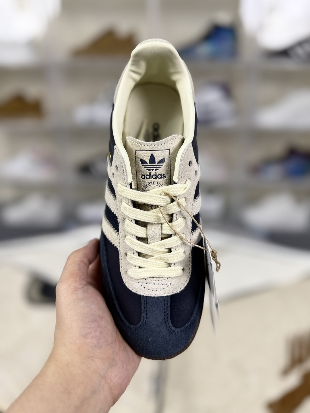 Adidas Originals Samba OG: Retro Style, Modern Comfort. Unisex Low-Top Sneakers. 5 cmp i1753388989492 8036 0 3