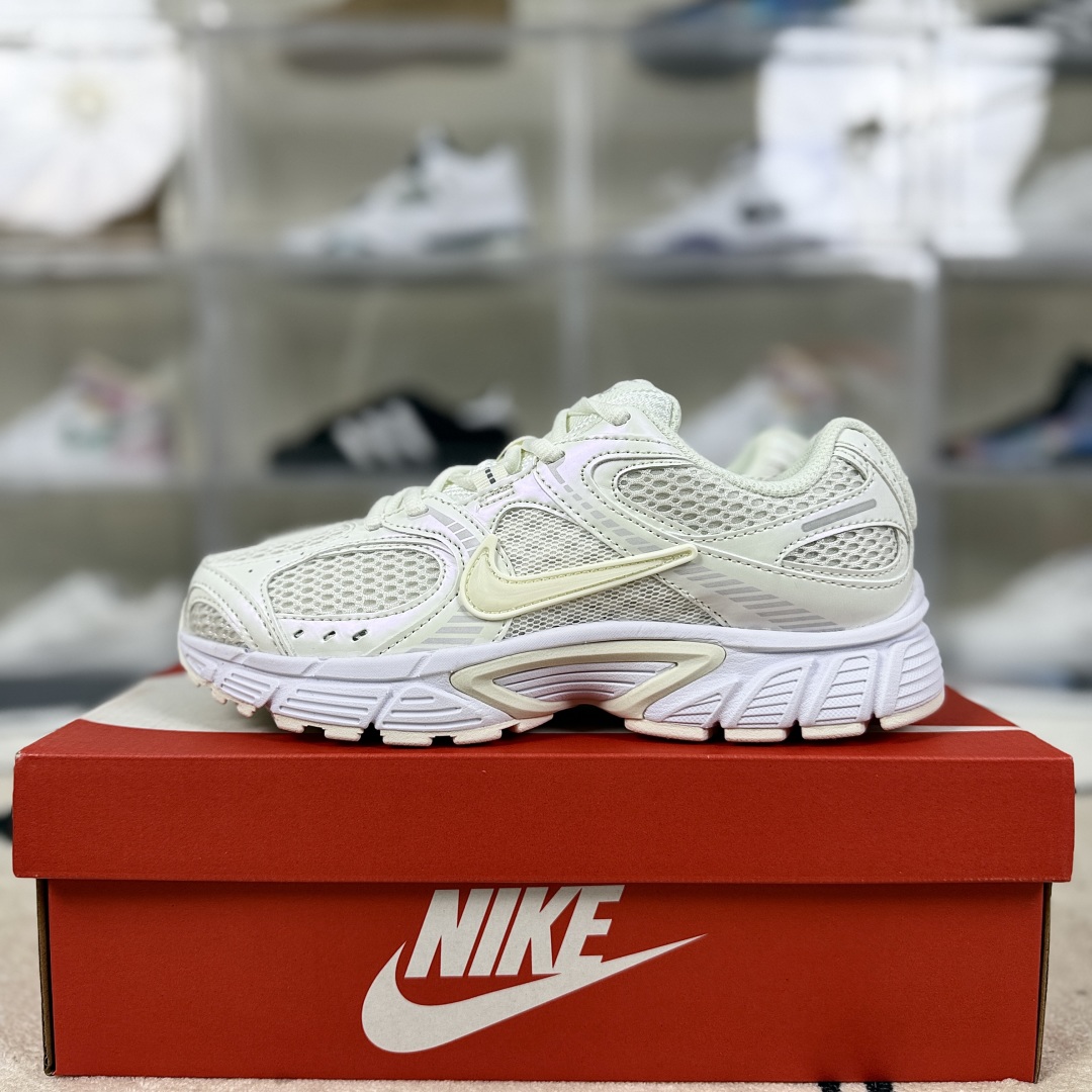 Nike V5 RNR Women's Running Shoes - Lightweight, Breathable, and Comfortable 9 cmp i1753473369389 4593 0 8