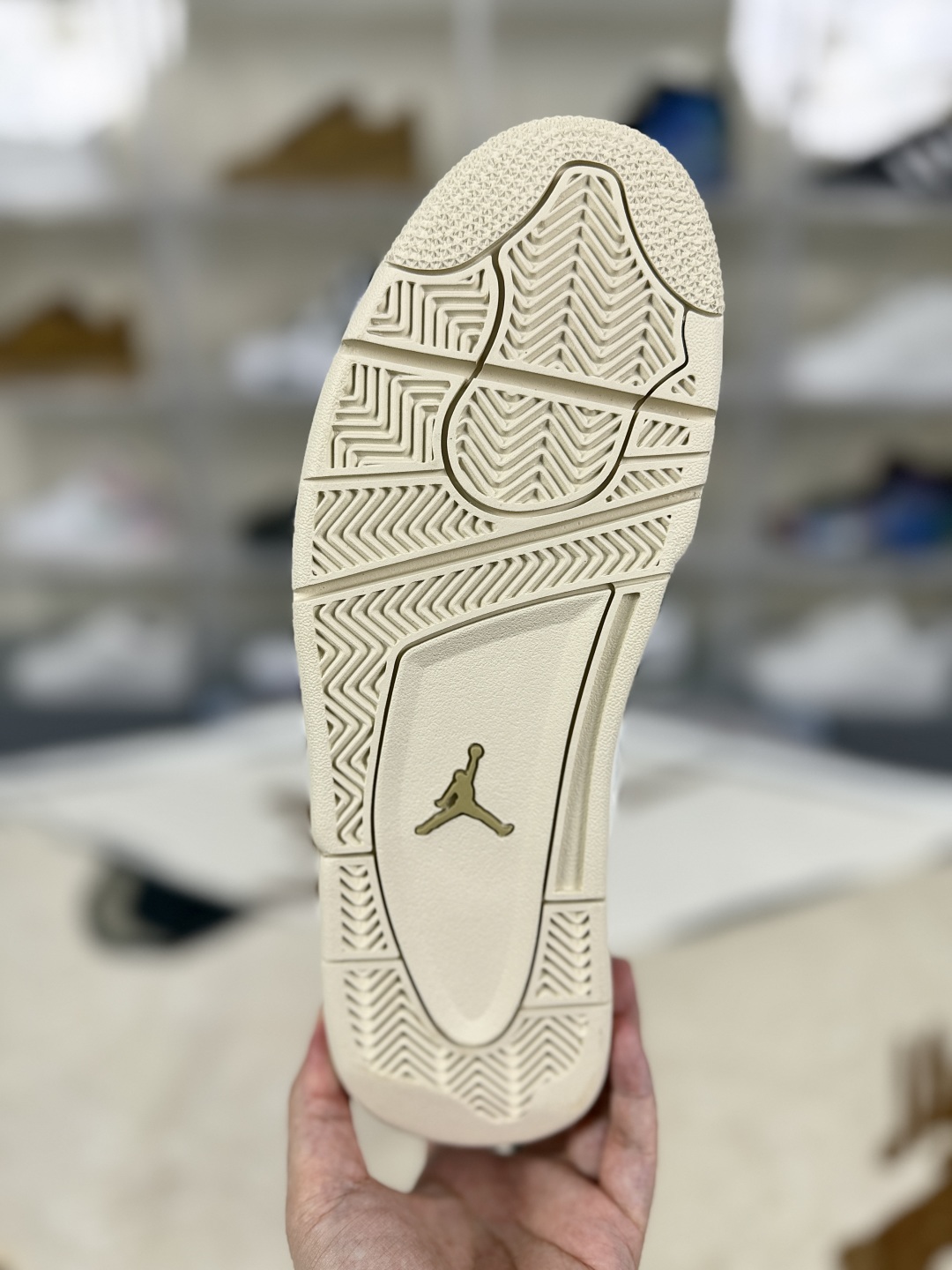Air Jordan 4 Metallic Gold: Durable Mid-Top Retro Basketball Shoes - Unisex 7 cmp i1753731886772 7423 0 4