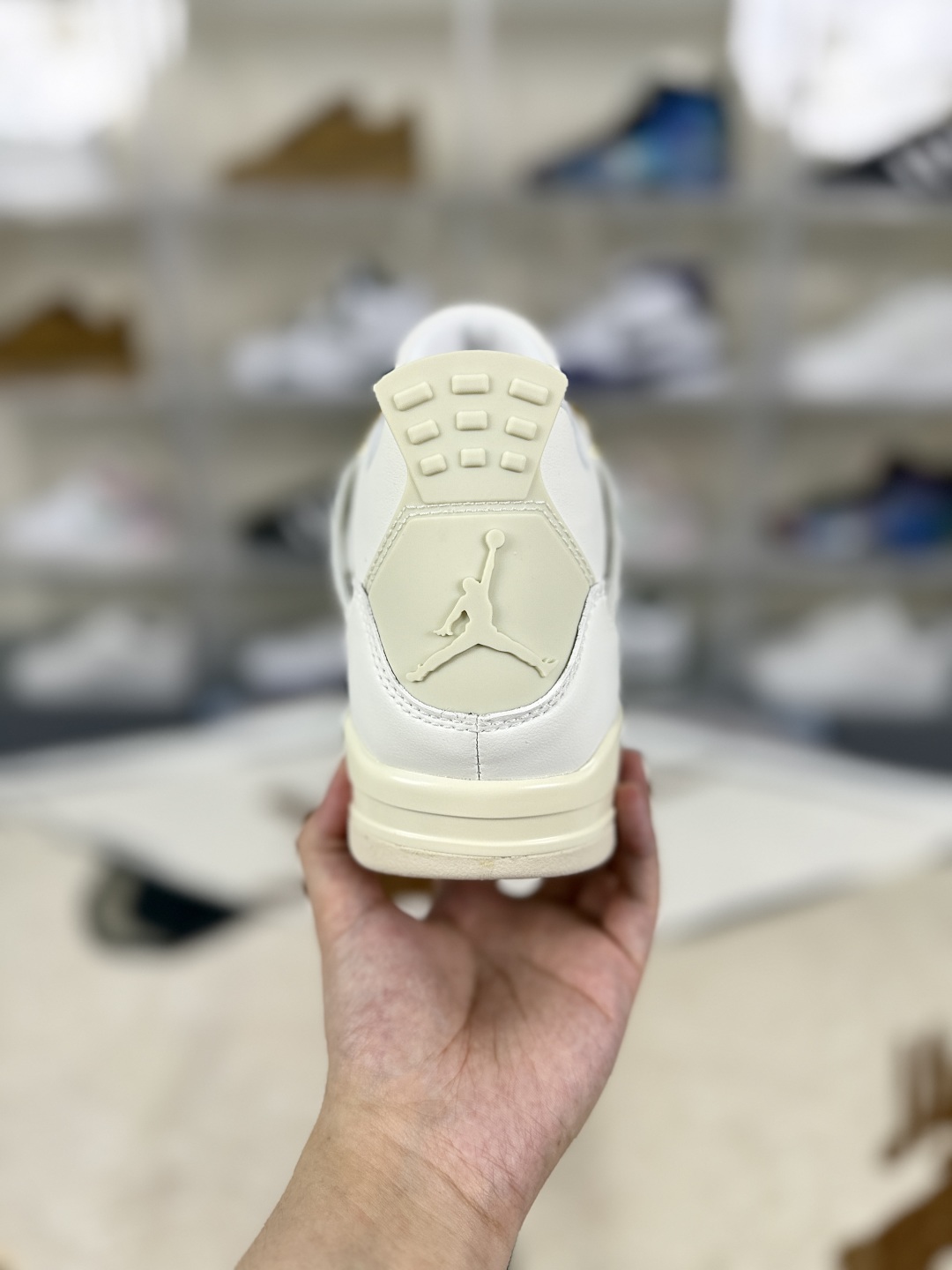 Air Jordan 4 Metallic Gold: Durable Mid-Top Retro Basketball Shoes - Unisex 4 cmp i1753731915867 1530 0 2