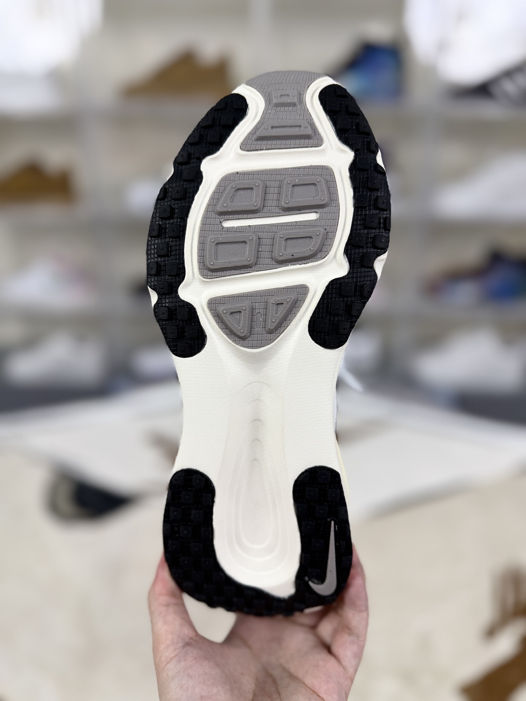 Nike Vomero 18: Ultimate Comfort, Stability, and Style Running Shoes 7 cmp i1754339028952 6034 0 4