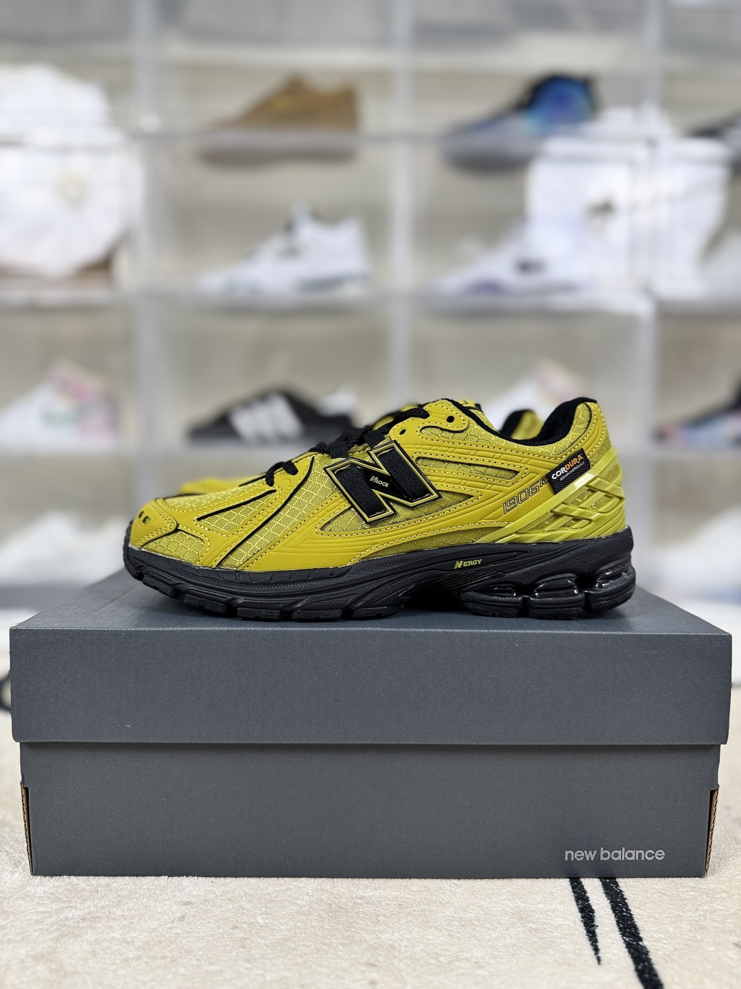New Balance 1906U Comfort Versatile Low-Top Casual Running Shoes - Yellow/Black 9 cmp i1754340173826 121 0 8