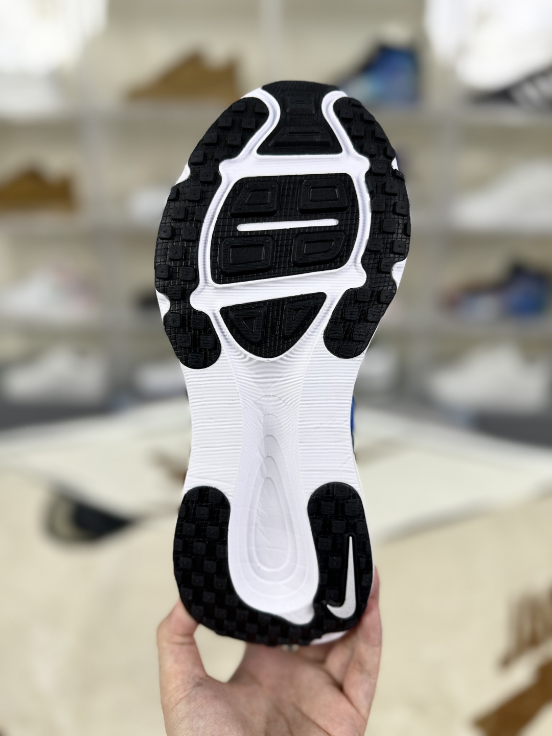 Nike Vomero 18 Running Shoes: Comfort, Style, and Performance All in One! 7 cmp i1754688403672 2779 0 4
