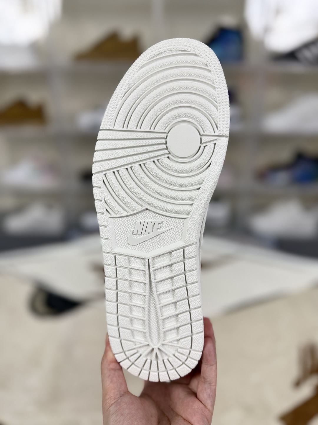 Travis Scott x Air Jordan 1 Low White Casual Sneakers For Men and Women 7 cmp i1754758240617 352 0 4