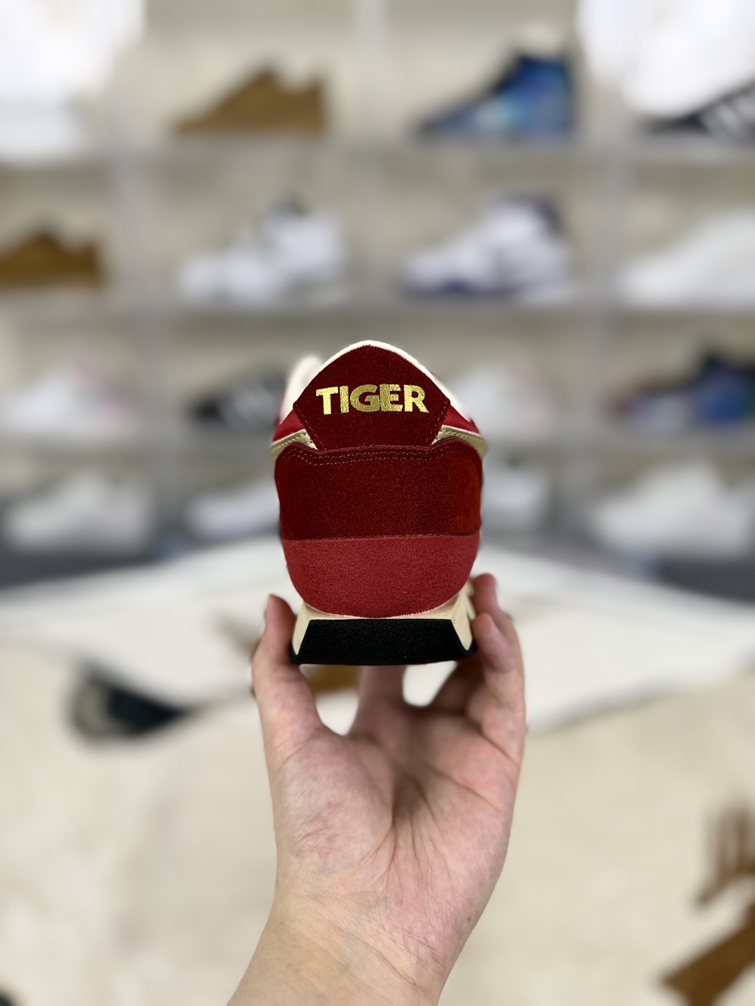Onitsuka Tiger Ultimate 81 NM Red Yellow: Retro Style, Modern Comfort Sneakers 4 cmp i1755021803238 960 0 2