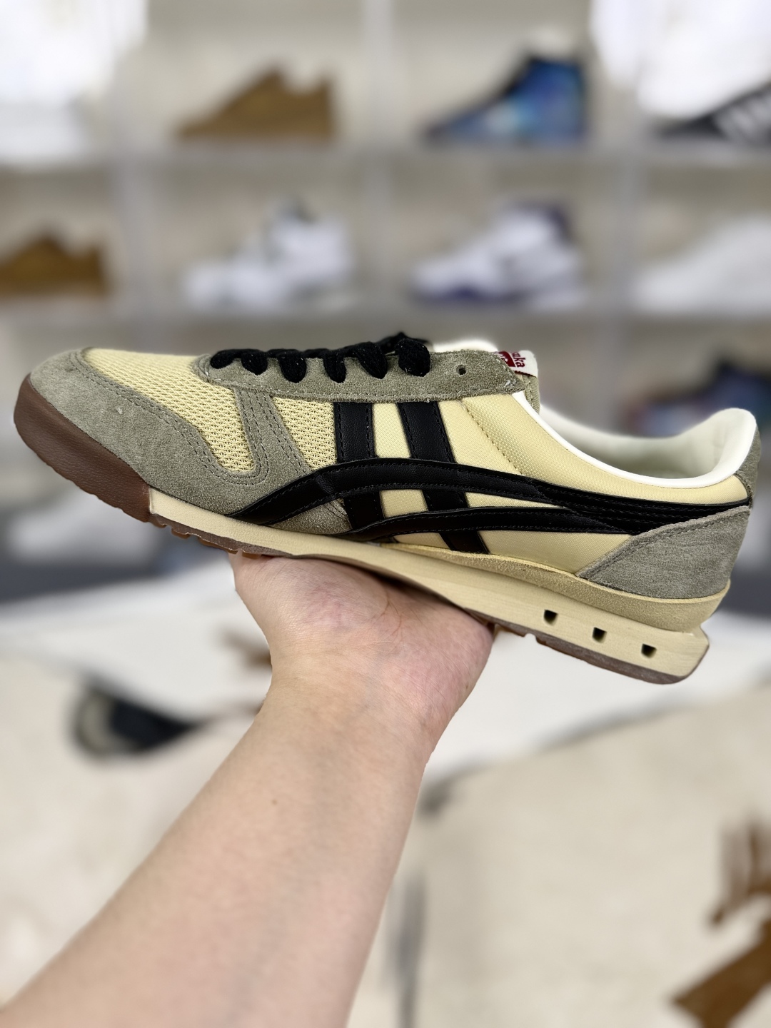 Onitsuka Tiger Ultimate 81 NM Sneakers - Classic Style, Comfortable Fit 2 cmp i1755021867369 3700 0 1