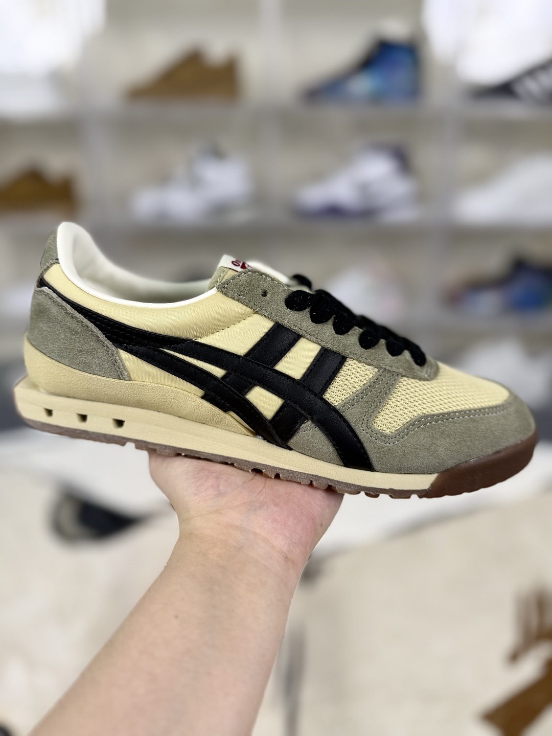 Onitsuka Tiger Ultimate 81 NM Sneakers - Classic Style, Comfortable Fit 1 cmp i1755021867391 3781 0 0