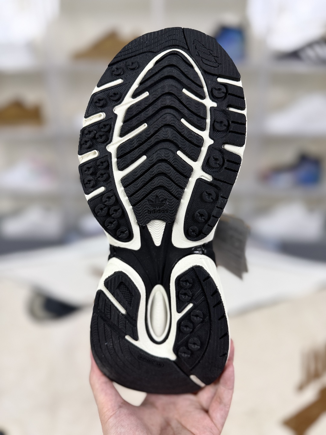 Adidas Originals Adistar XLG: Retro-Style Black & White Low-Top Sneakers 6 cmp i1755204635675 8814 0 4