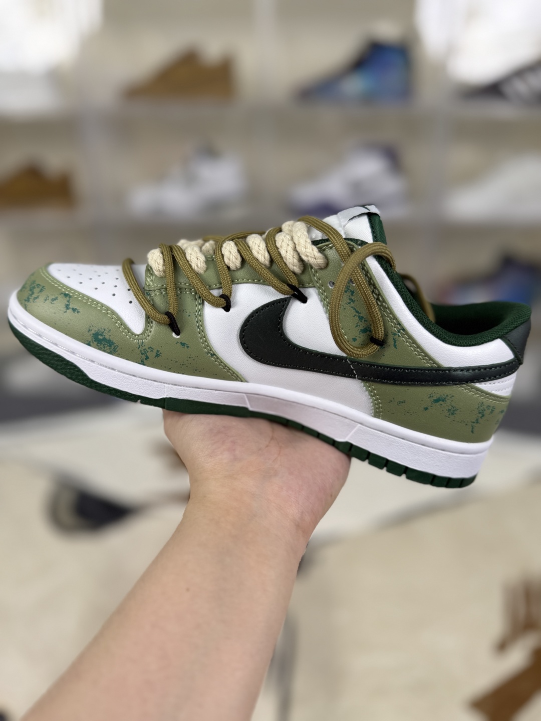 Nike Dunk Low 'Green White' Casual Shoes, Breathable and Durable for Men and Women 3 cmp i1755372413025 7738 0 1