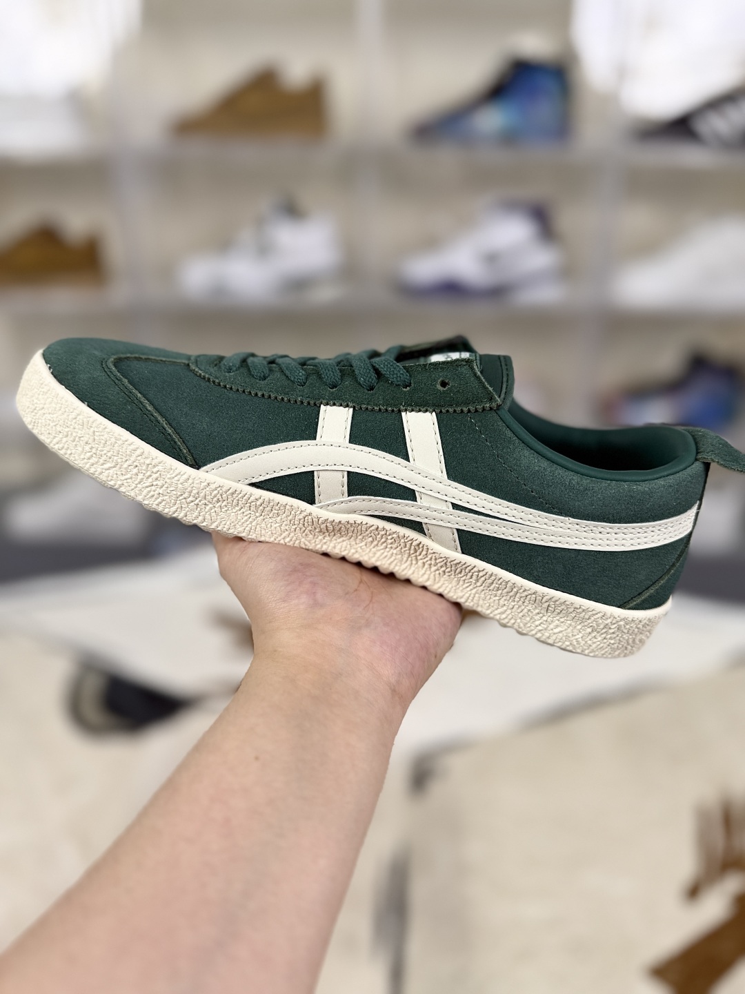 Onitsuka Tiger Mexico Delegation Sneaker: Retro Style, Comfortable, and Durable 2 cmp i1755541669362 7807 0 1