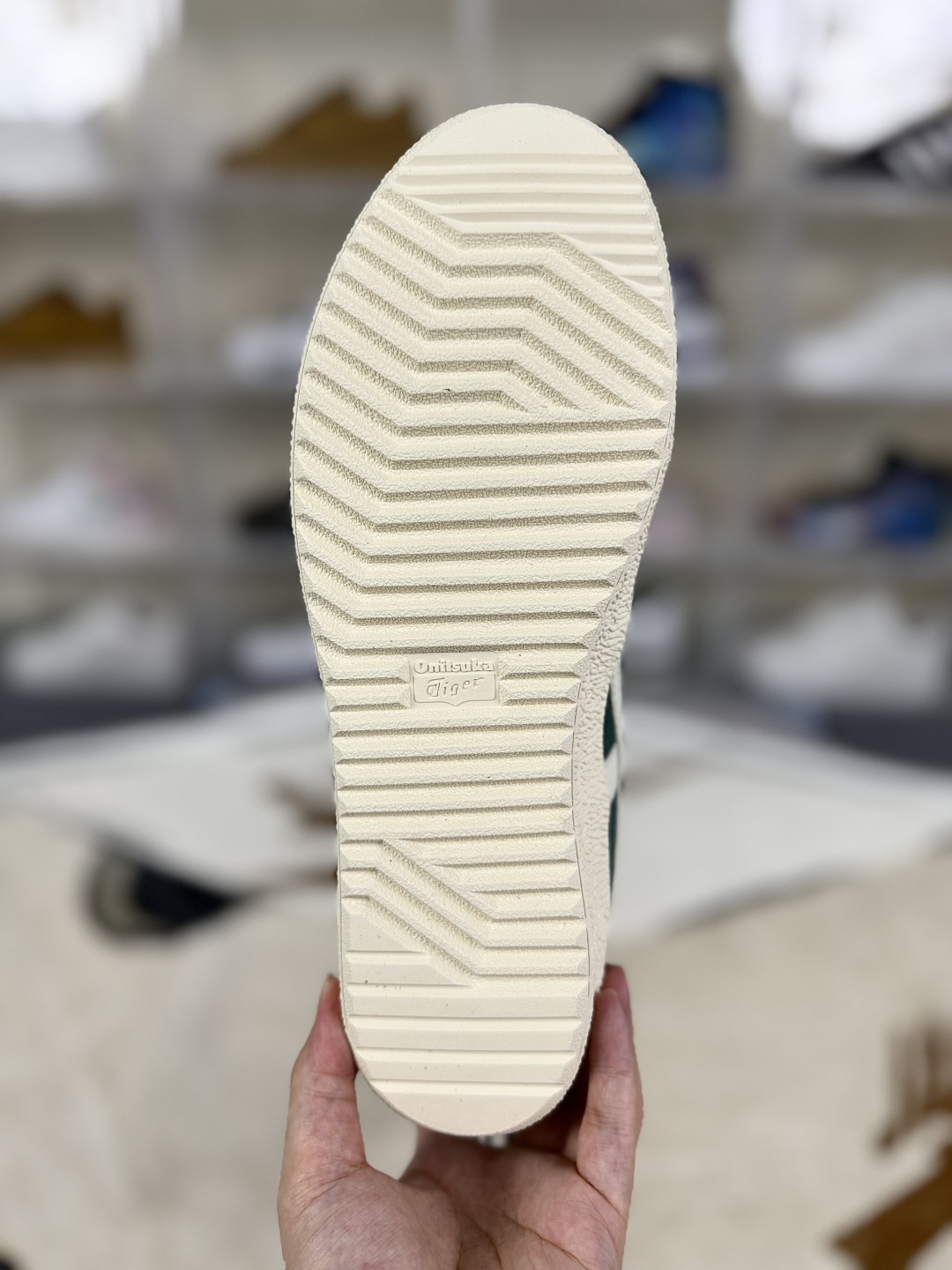 Onitsuka Tiger Mexico Delegation Sneaker: Retro Style, Comfortable, and Durable 6 cmp i1755541670677 1689 0 4