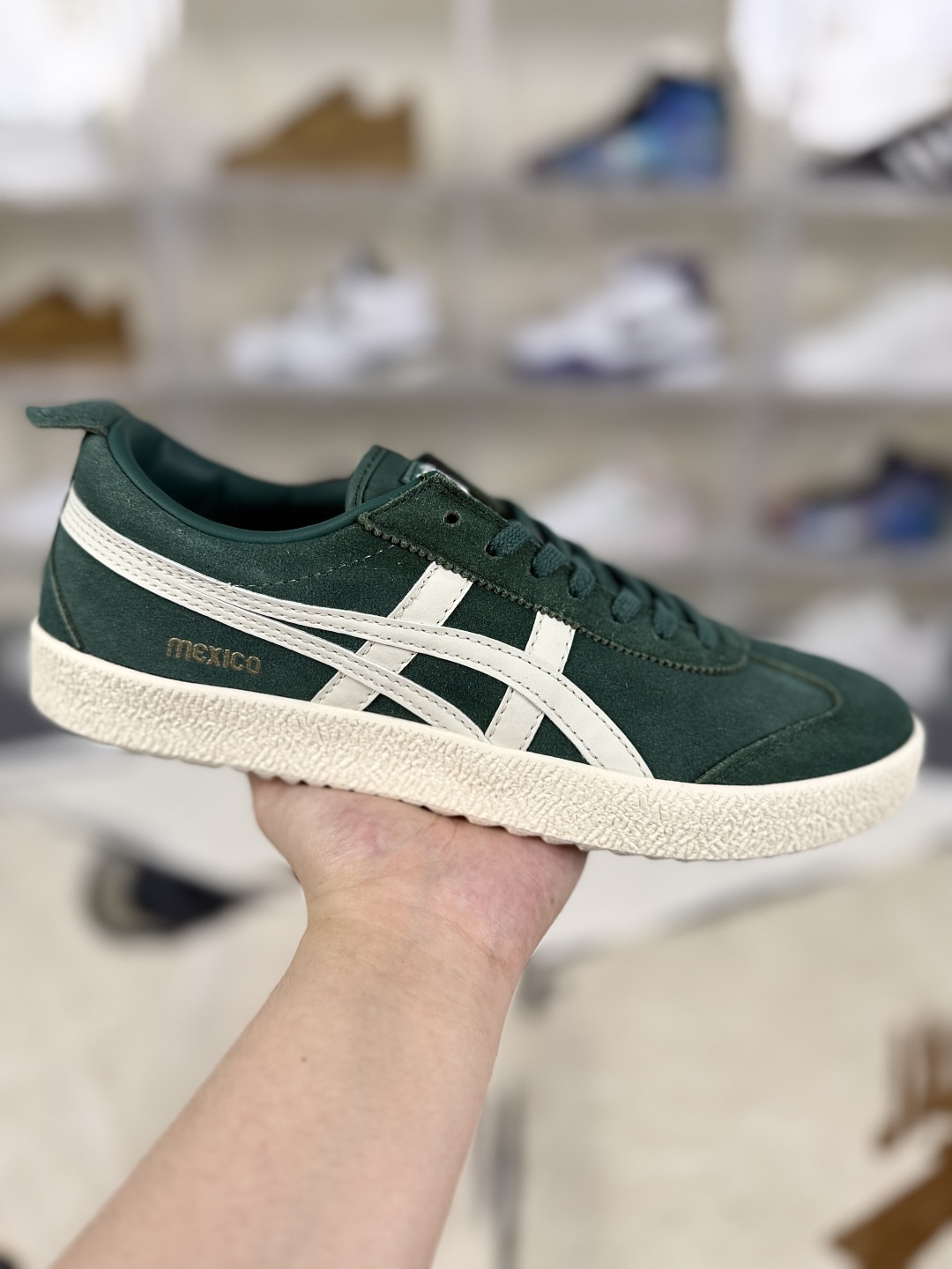 Onitsuka Tiger Mexico Delegation Sneaker: Retro Style, Comfortable, and Durable 1 cmp i1755541670705 2315 0 0