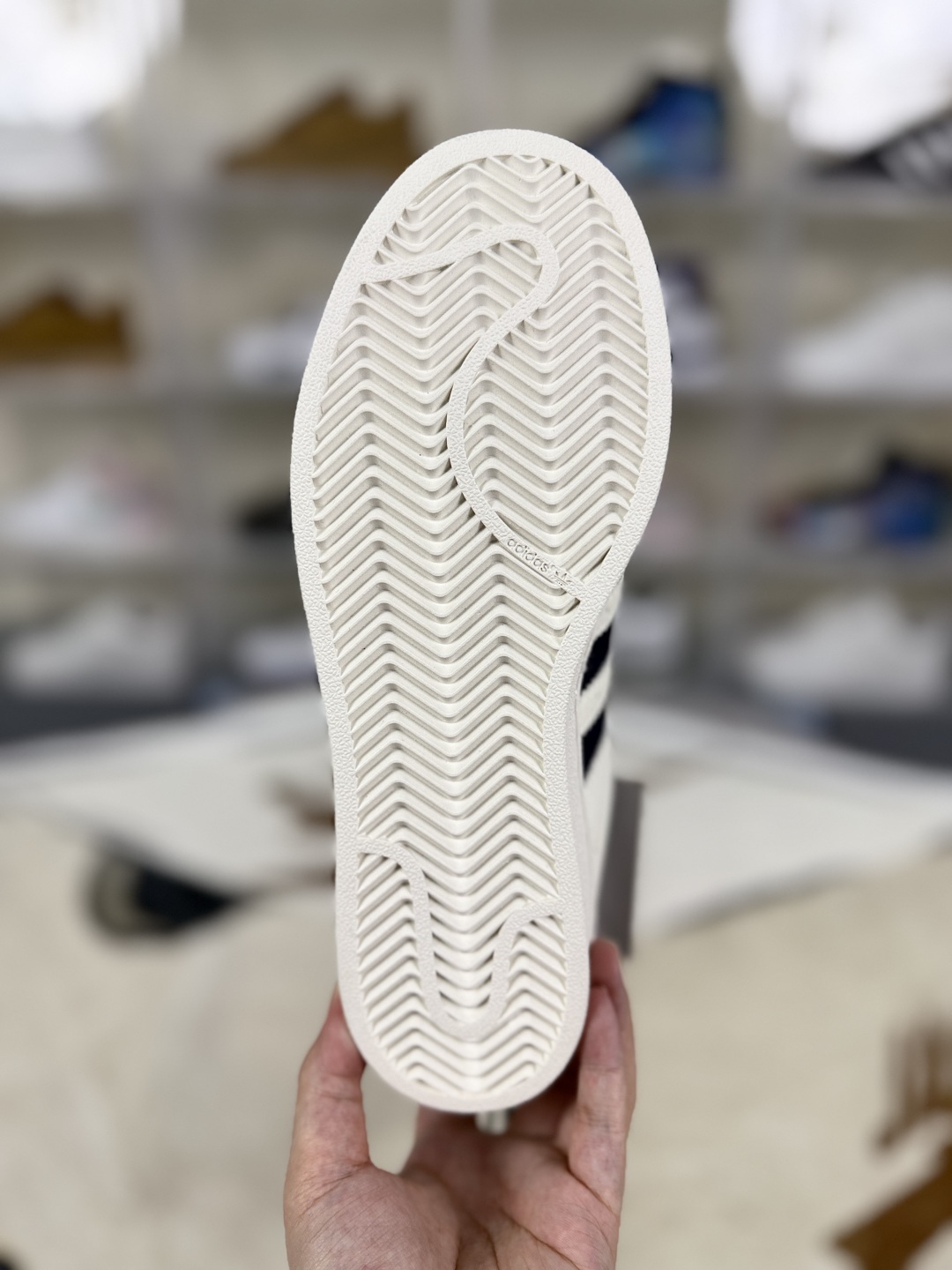 Adidas Originals Superstar Classic Low-Top Sneakers - Unisex White/Blue Edition 7 cmp i1755541875037 7237 0 4