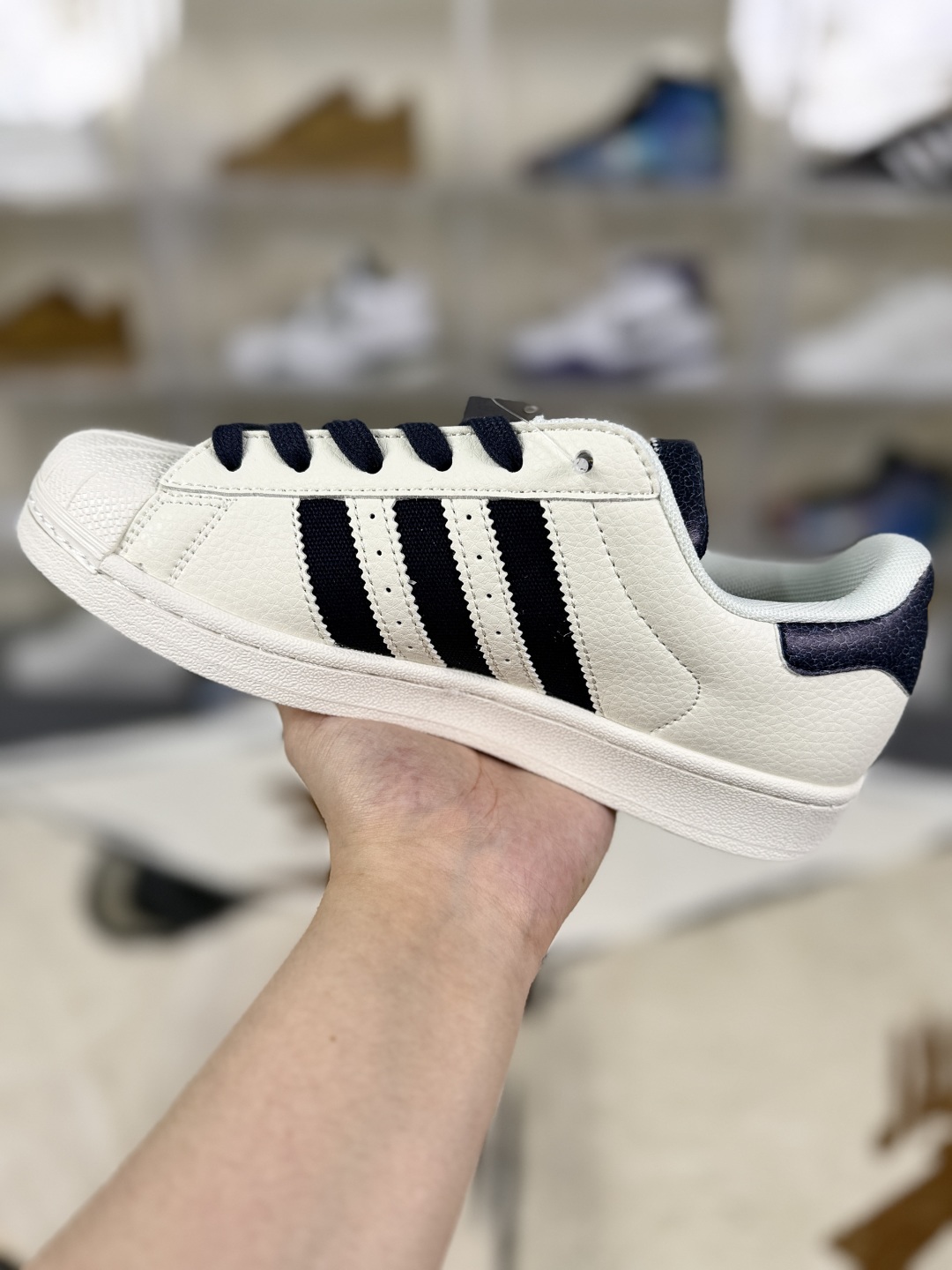Adidas Originals Superstar Classic Low-Top Sneakers - Unisex White/Blue Edition 3 cmp i1755541875042 8389 0 1