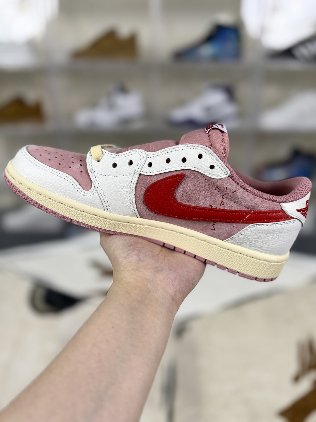Travis Scott x Air Jordan 1 Low 'Pink Valentine' Edition Sneakers 15 cmp i1755627617931 99 0 1