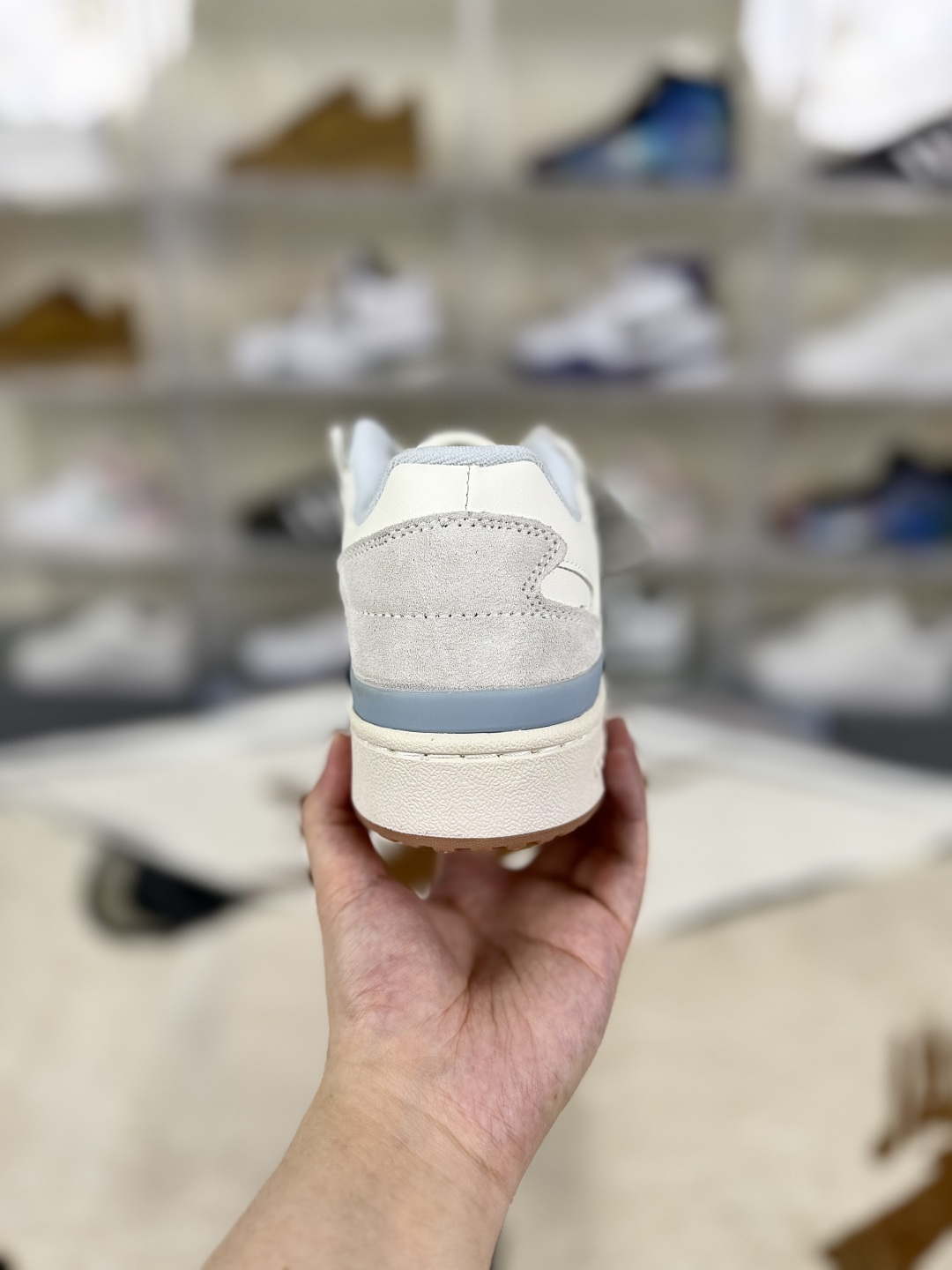 Adidas Originals Forum 84 Low-Top Sneakers - White/Gray/Blue - Unisex 4 cmp i1755627692945 8398 0 2