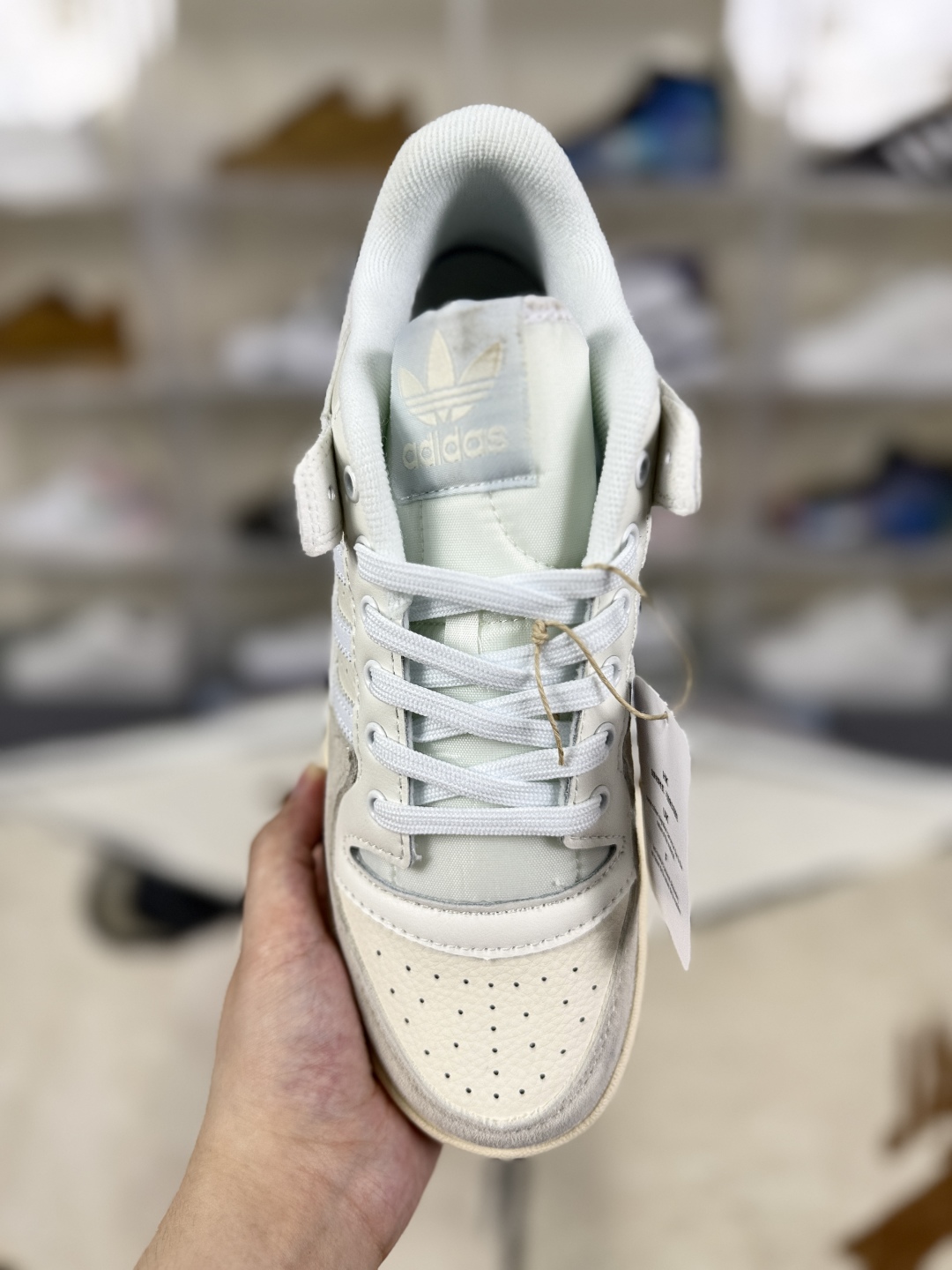 Adidas Originals Forum 84 Low ADV: Leather & Suede, Versatile Sneakers 4 cmp i1755627790146 312 0 3