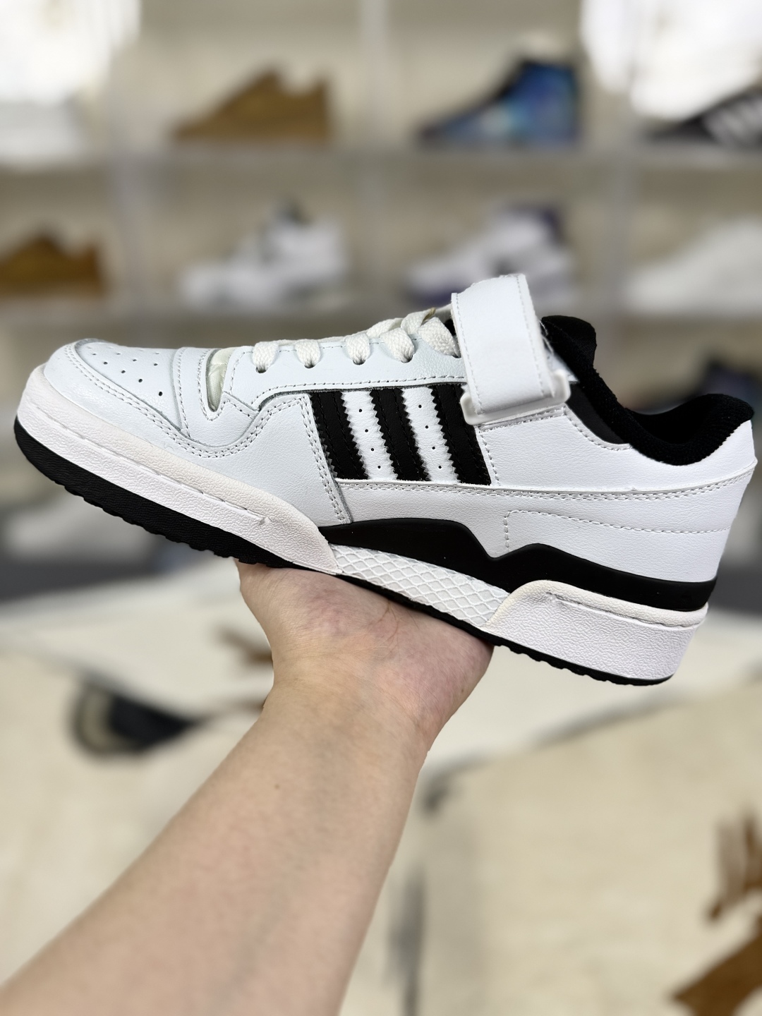 Adidas Originals Forum 84 Low White Black Leather Suede Sneakers FY7757 2 cmp i1755627869476 8526 0 1