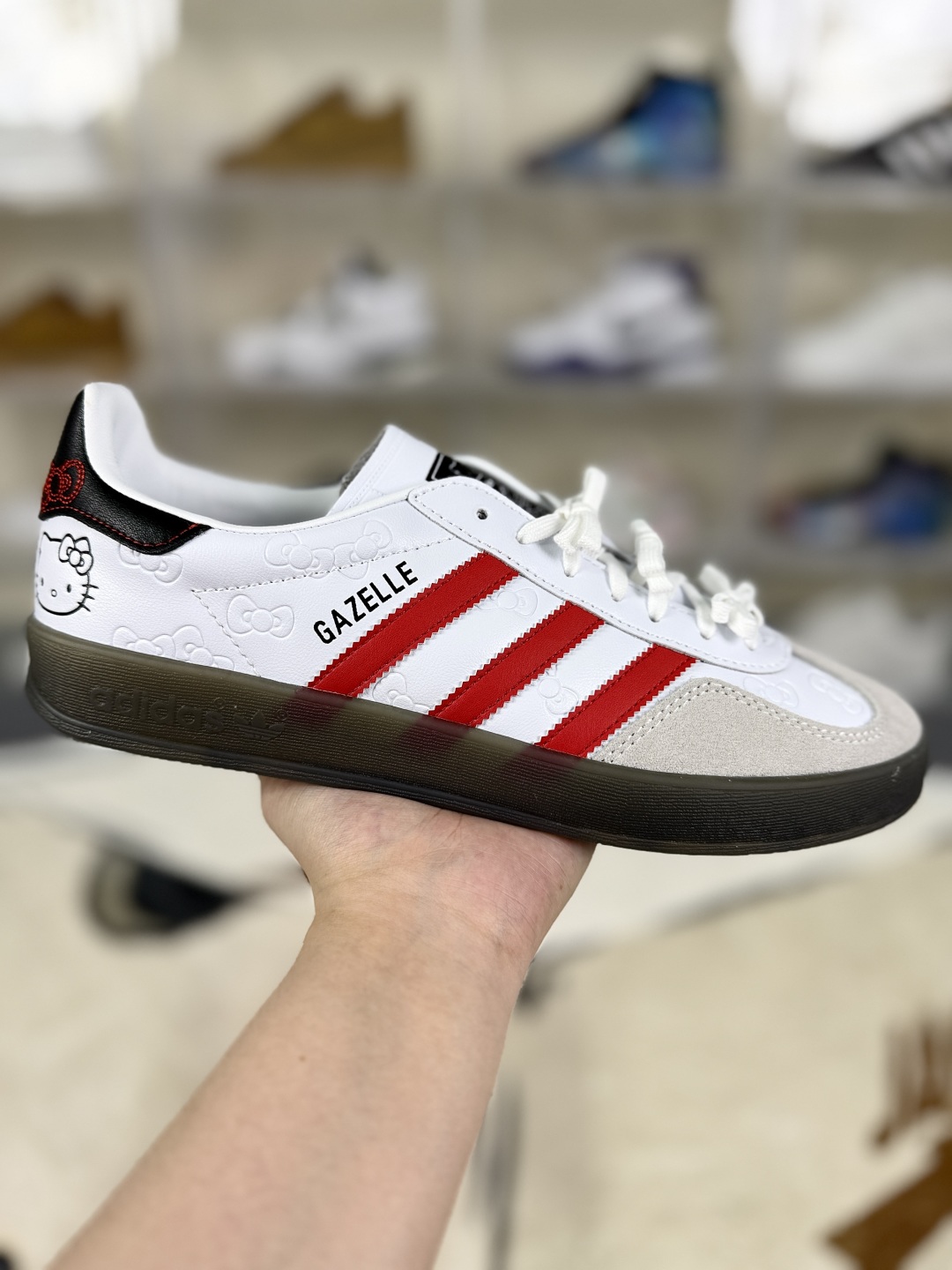 Adidas Originals Gazelle Indoor x Hello Kitty White/Red Sneakers 2 cmp i1755629217514 3501 0 0