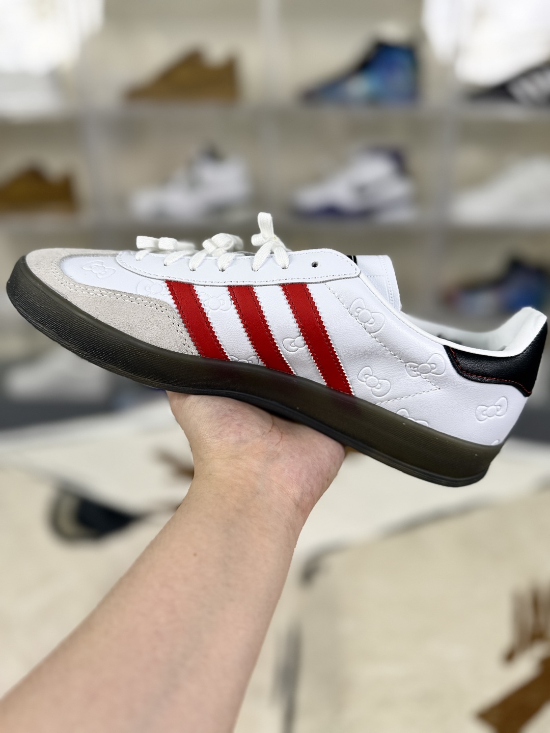 Adidas Originals Gazelle Indoor x Hello Kitty White/Red Sneakers 3 cmp i1755629217516 9916 0 1
