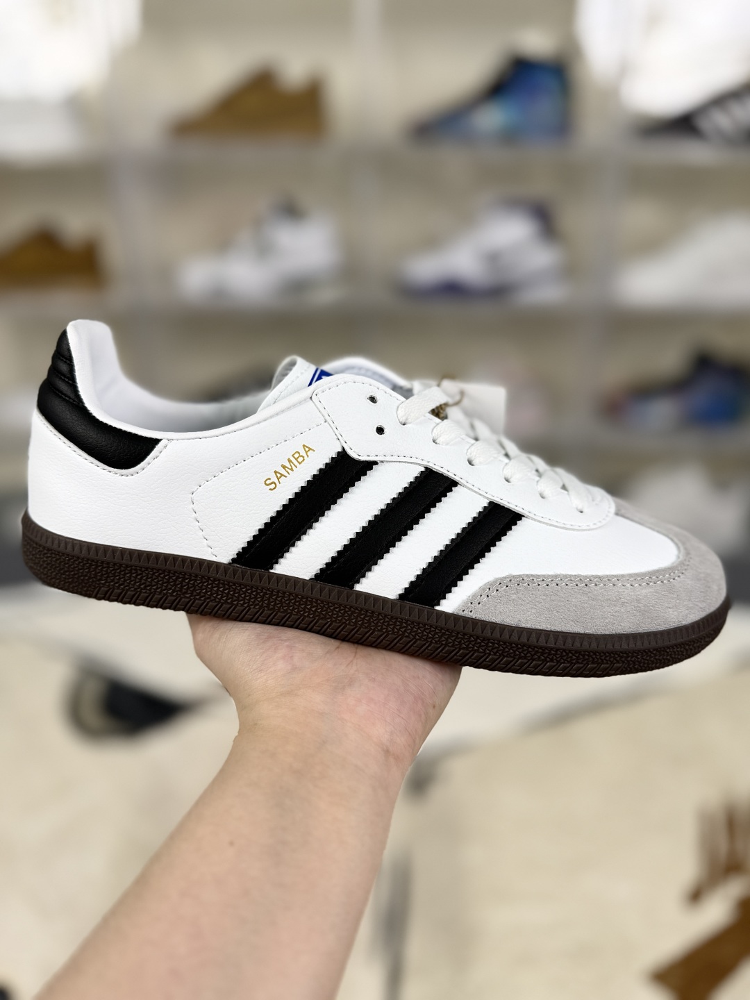 Adidas Originals Samba OG: Leather Upper, Low-Top Sneakers - Unisex, Black and White 1 cmp i1755629443370 2690 0 0