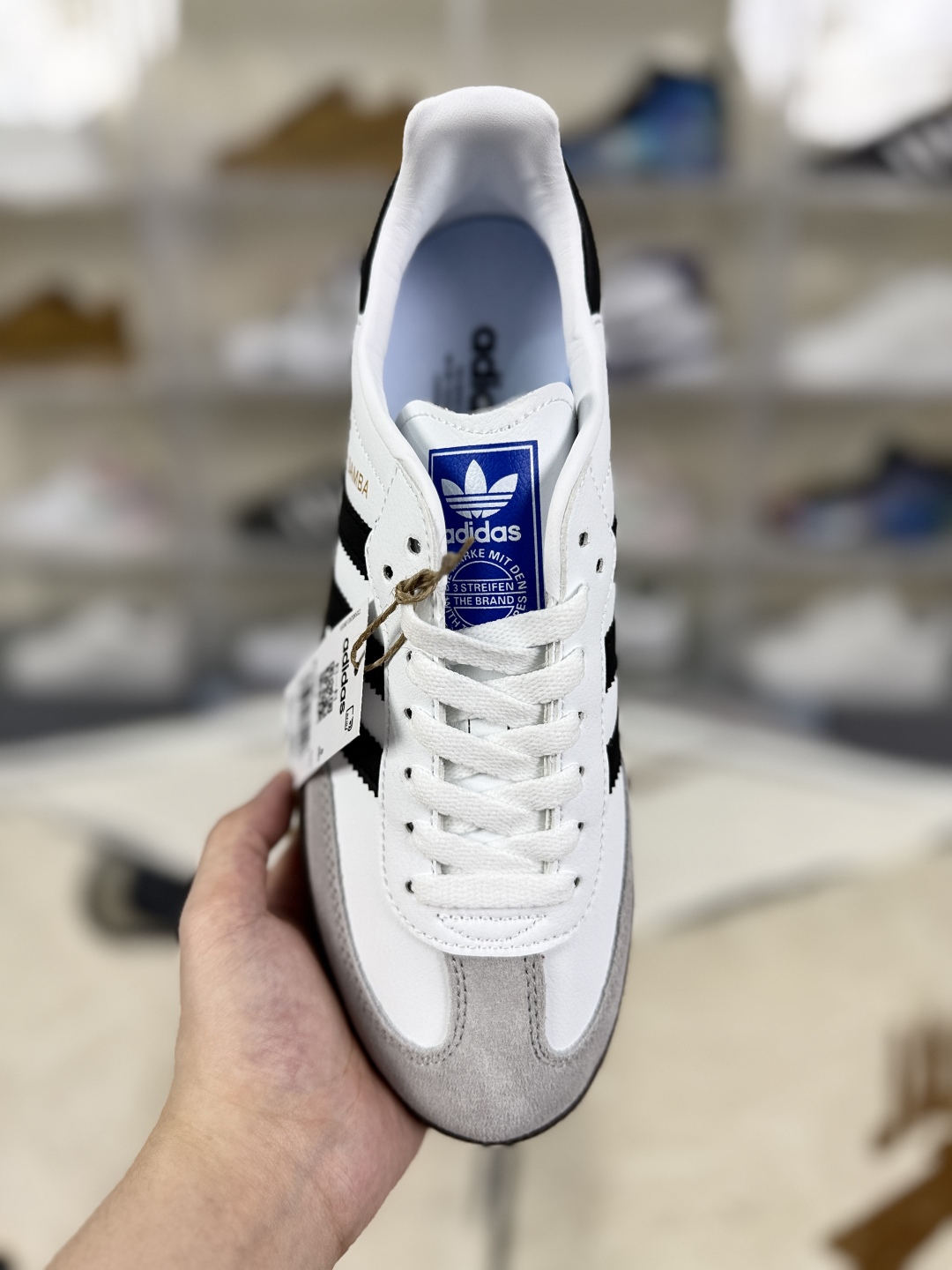 Adidas Originals Samba OG: Leather Upper, Low-Top Sneakers - Unisex, Black and White 4 cmp i1755629443372 9768 0 3