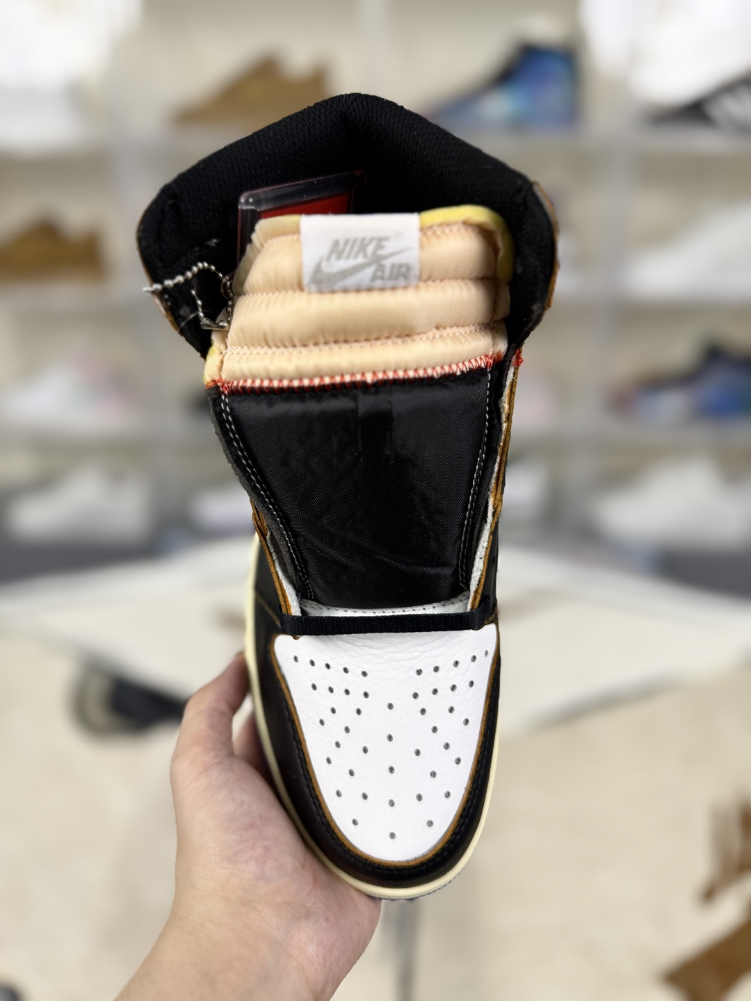 Fragment Design x Union x Jordan Air Jordan 1 Retro High - Unisex Sneaker 4 cmp i1755712640259 8774 0 3