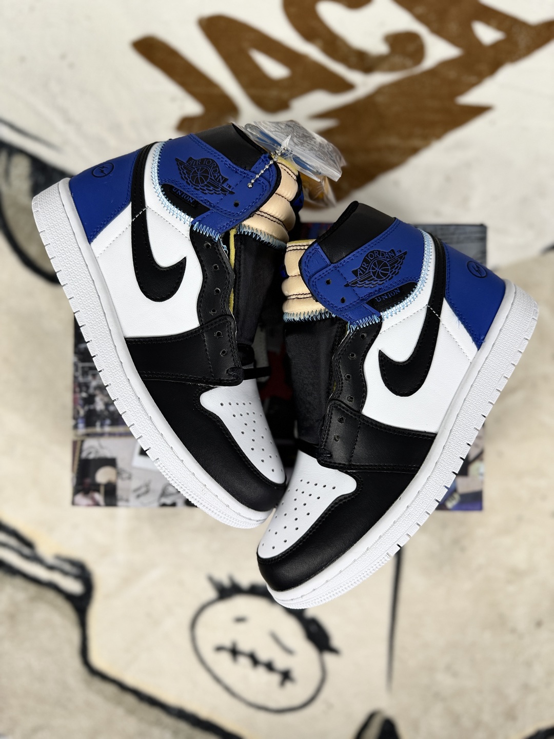Fragment Design x Union x Jordan Air Jordan 1 Retro High - Blue/White 6 cmp i1755712850946 3716 0 6