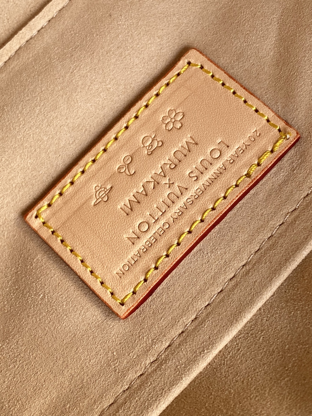  动态163  M13084本款 Handbag East West 手袋出自路易威登 x 村上隆再版系