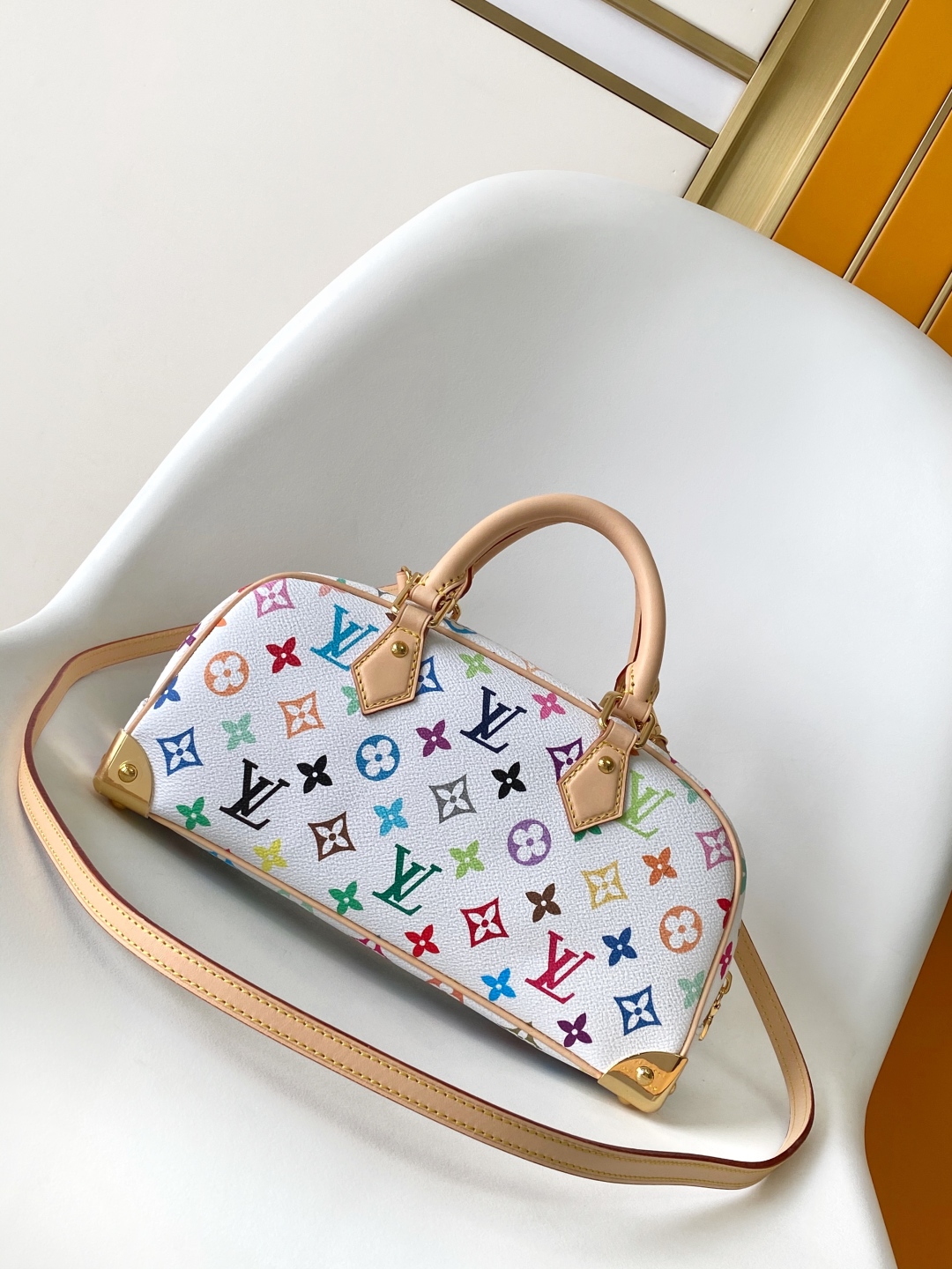  动态163  M13084本款 Handbag East West 手袋出自路易威登 x 村上隆再版系