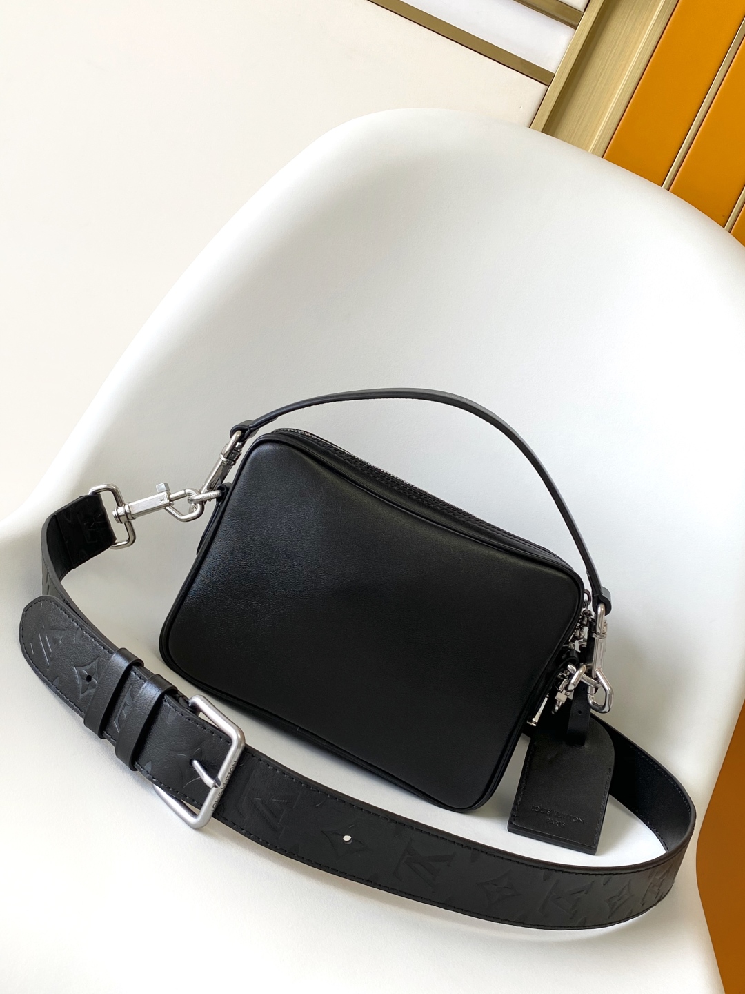 Louis Vuitton Black Leather Crossbody Bag with Studded Detail - M13987 4 cmp i1745951485566 192 0 2