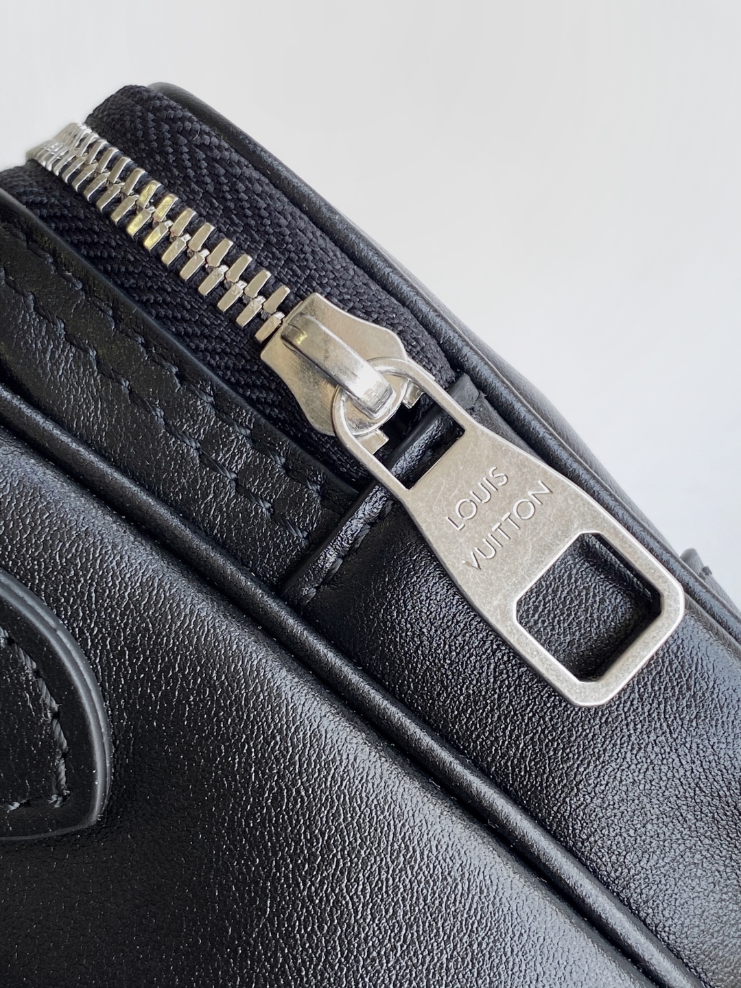 Louis Vuitton Black Leather Crossbody Bag with Studded Detail - M13987 9 cmp i1745951485567 2654 0 7