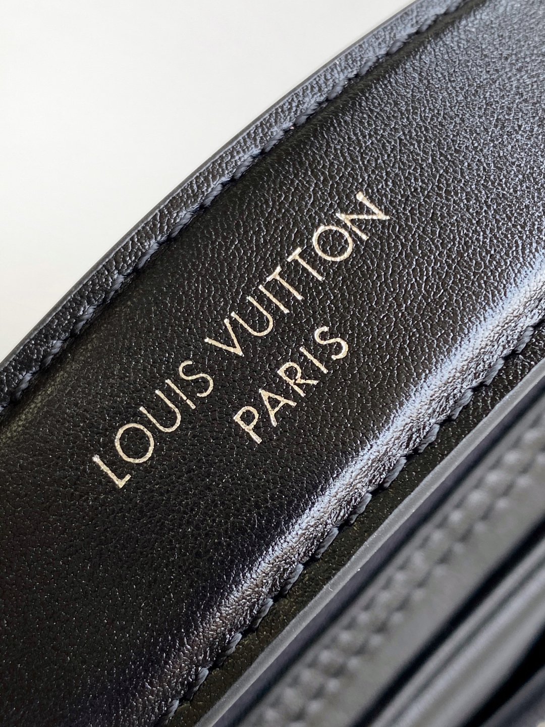 Louis Vuitton Black Leather Crossbody Bag with Studded Detail - M13987 7 cmp i1745951485567 4930 0 5
