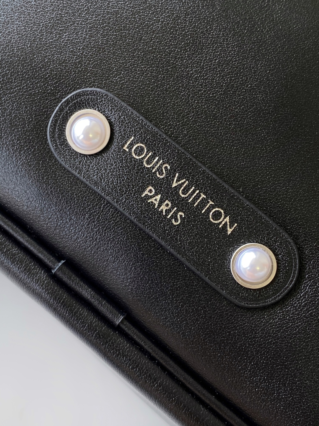 Louis Vuitton Black Leather Crossbody Bag with Studded Detail - M13987 6 cmp i1745951485570 828 0 4