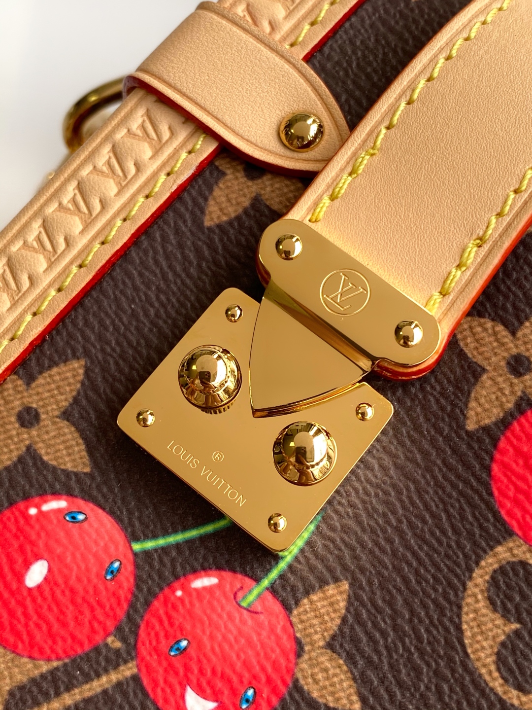 Louis Vuitton Side Trunk Murakami Cherry Monogram Leather Medium Bag 6 cmp i1746722591861 1782 0 4
