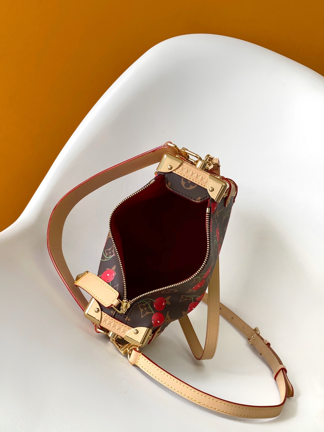 Louis Vuitton Side Trunk Murakami Cherry Monogram Leather Medium Bag 9 cmp i1746722591861 3625 0 7