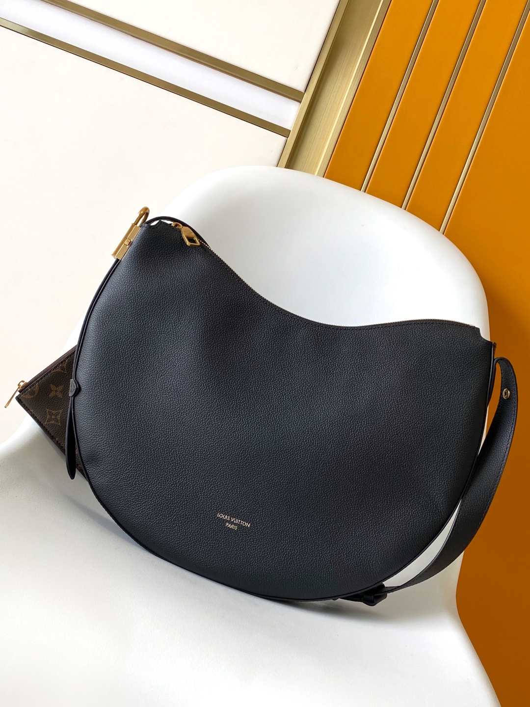 Louis Vuitton Low Key Cookie Bolso Mediano en Cuero Flexible Negro