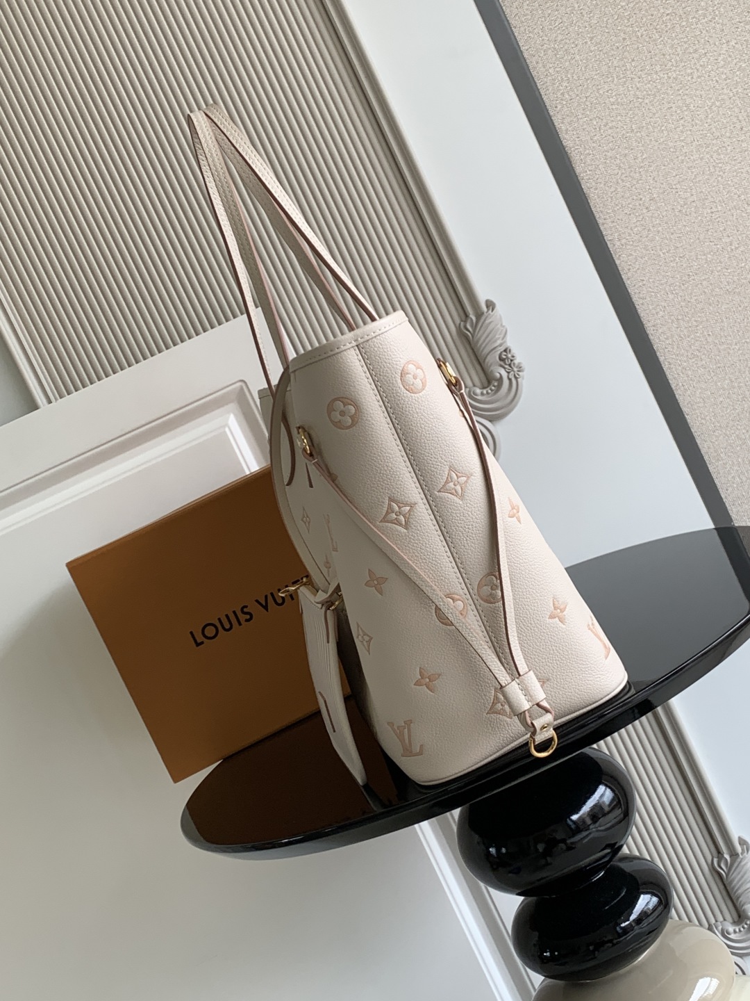 p980💰
特级 𝟏𝟔𝟑𝐜𝟎𝟏动态芯片
型号： M14285
皮料： 是意大利𝐀级皮料
五金： 采用进口𝐀级全钢五金
包装： 全套原厂𝐌𝐁包装
尺寸：𝟑𝟏.𝟎 𝐱 𝟐𝟖.𝟎 𝐱 𝟏𝟒.𝟎 厘米 (长 𝐱 高 𝐱 宽)