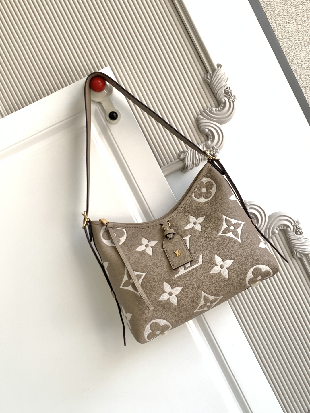 حقيبة لويس فويتون CarryAll صغيرة الحجم بنقشة Monogram Empreinte