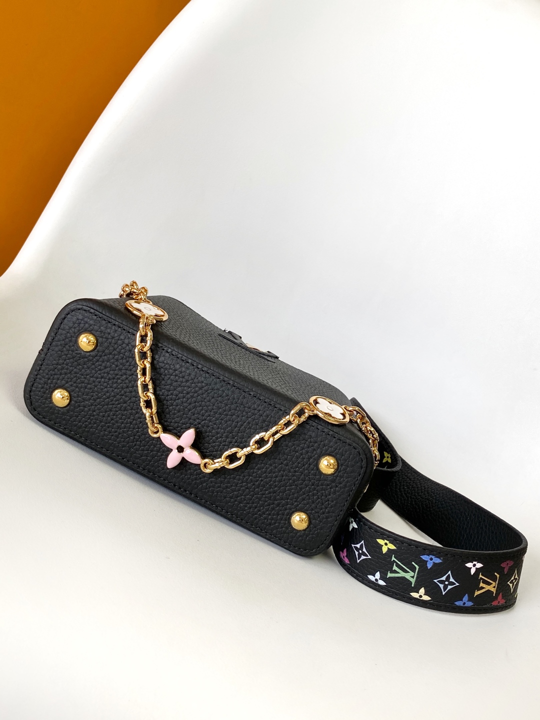 Louis Vuitton Capucines Handbag Taurillon Leather Black With Golden Hardware 5 cmp i1750701742960 9214 0 3
